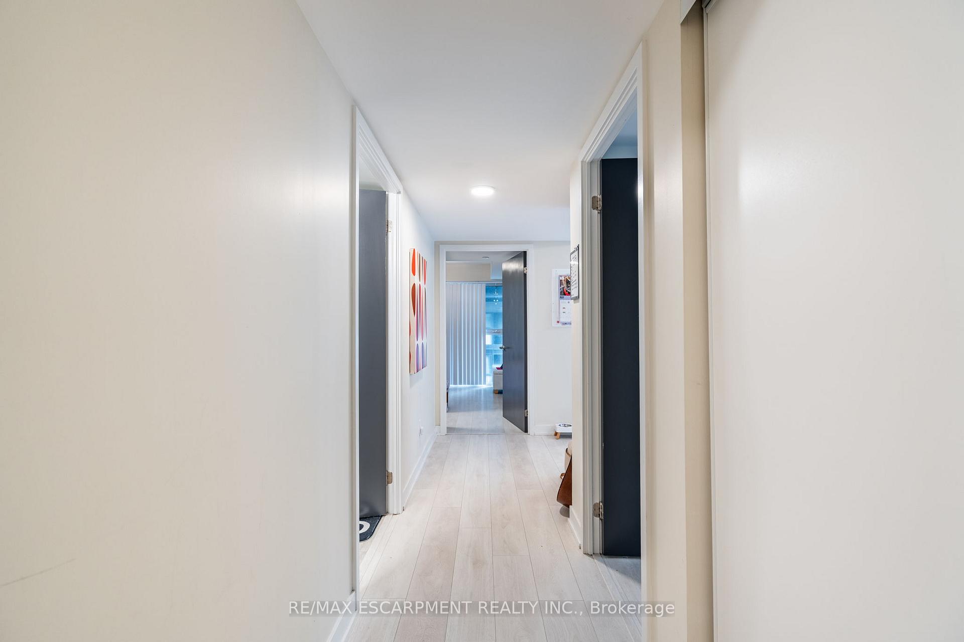 2 Bedrooms Condo at 1119 COOKE, Burlington For sale