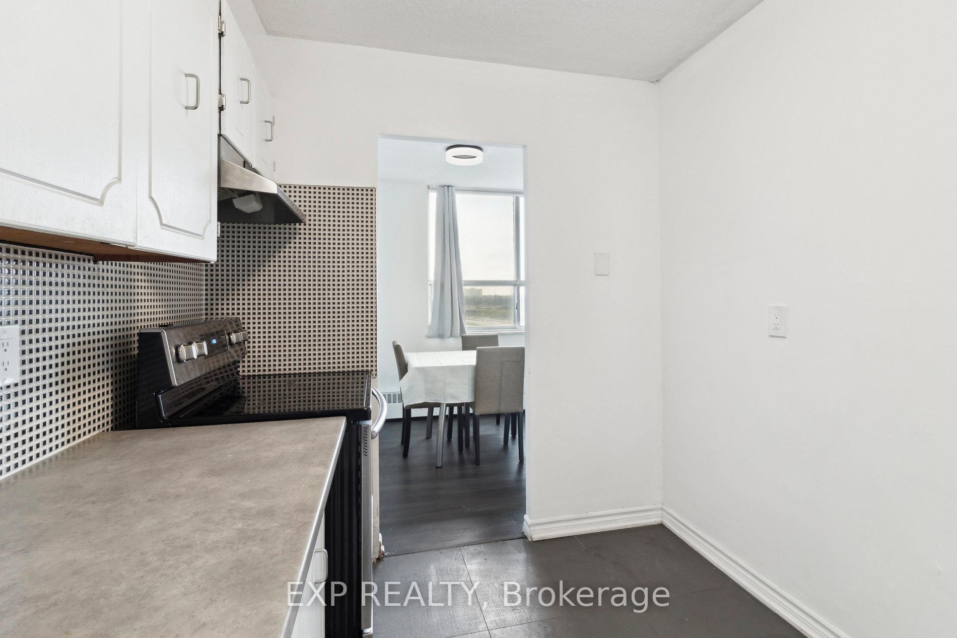 3 Bedrooms Condo at 5 Parkway Forest, Toronto For sale