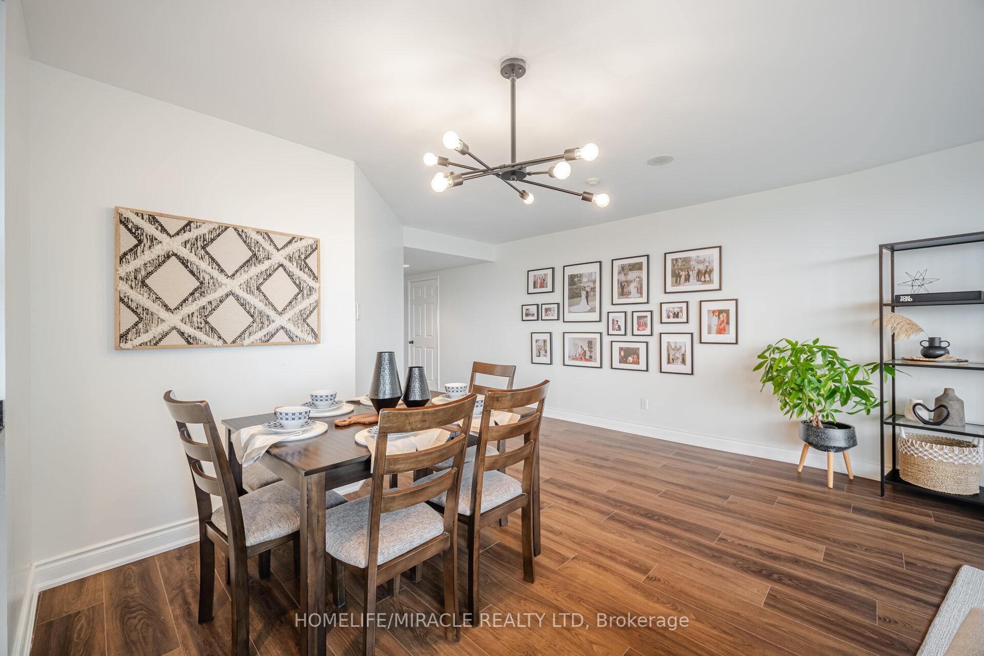 2 Bedrooms Condo at 50 Eglinton, Mississauga For sale