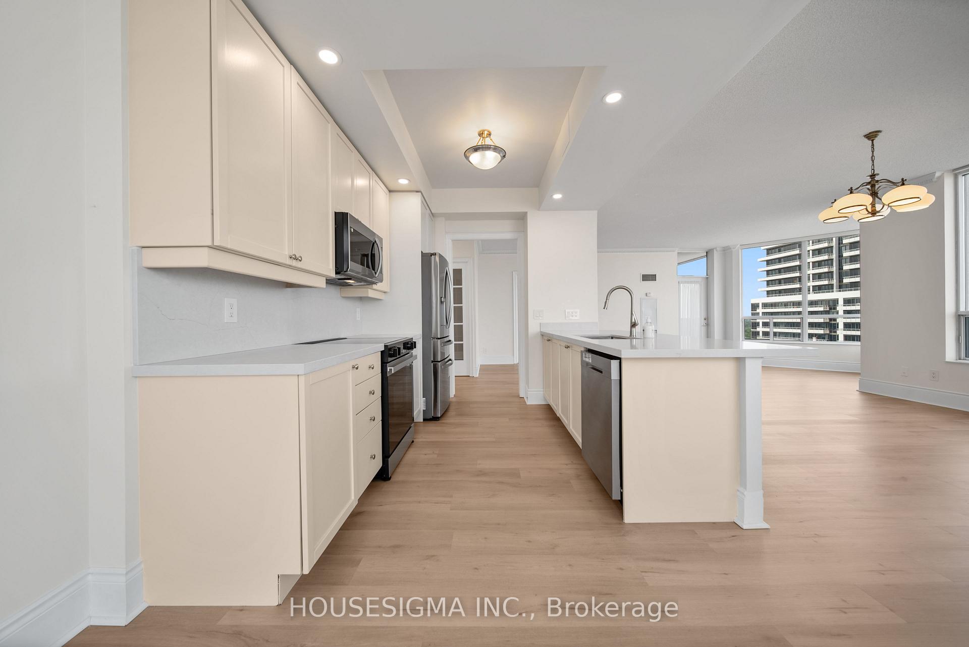3 Bedrooms Condo at 5 Northtown, Toronto For sale