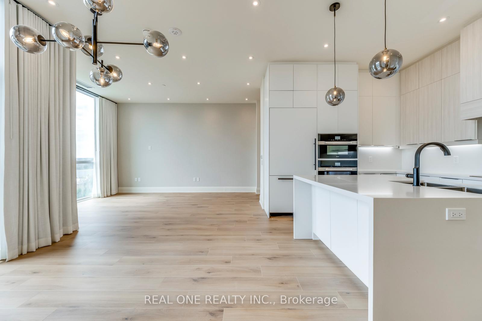 3 Bedrooms Condo at 509 Dundas, Oakville For sale