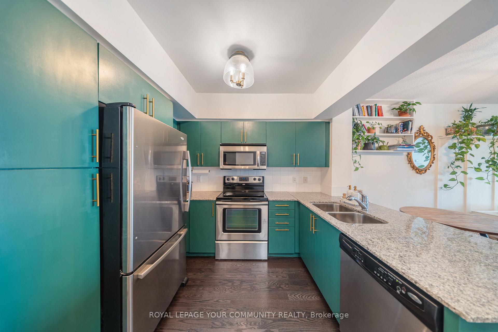 2 Bedrooms Condo at 15 Legion, Toronto For sale