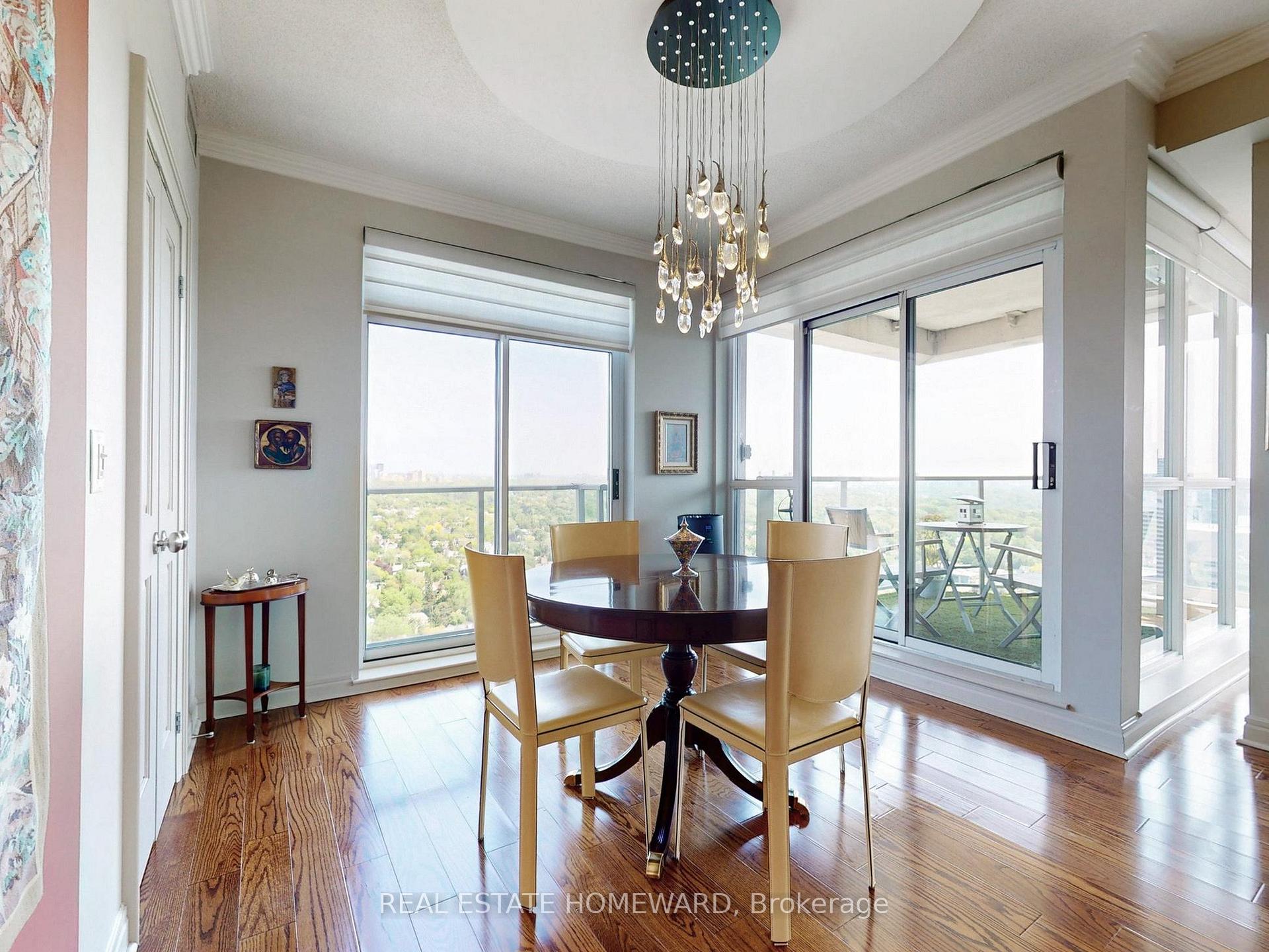 2 Bedrooms Condo at 8 Park, Toronto For sale