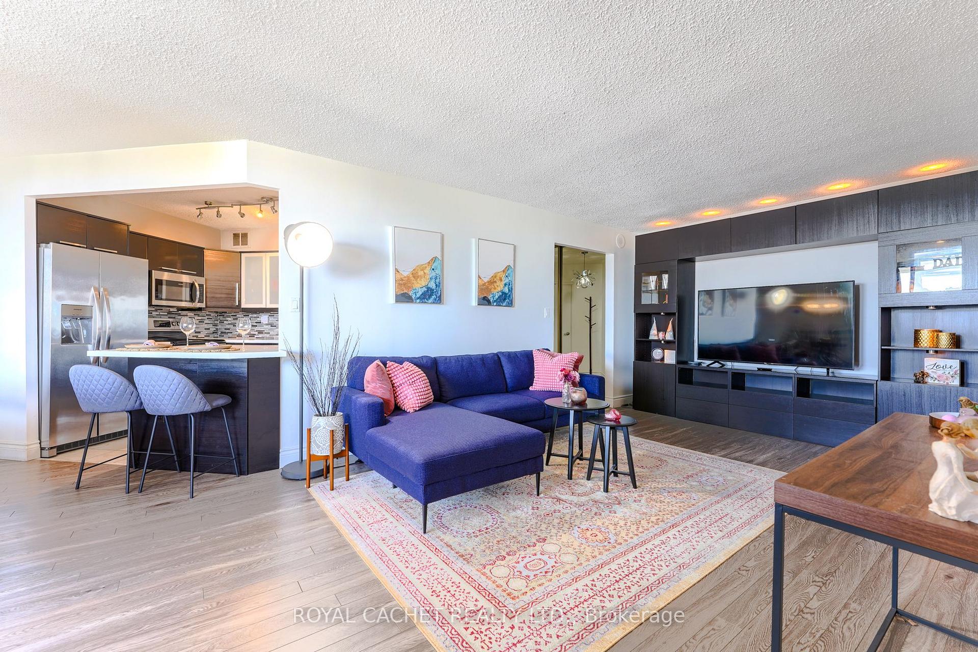 3 Bedrooms Condo at 75 Graydon Hall, Toronto For sale