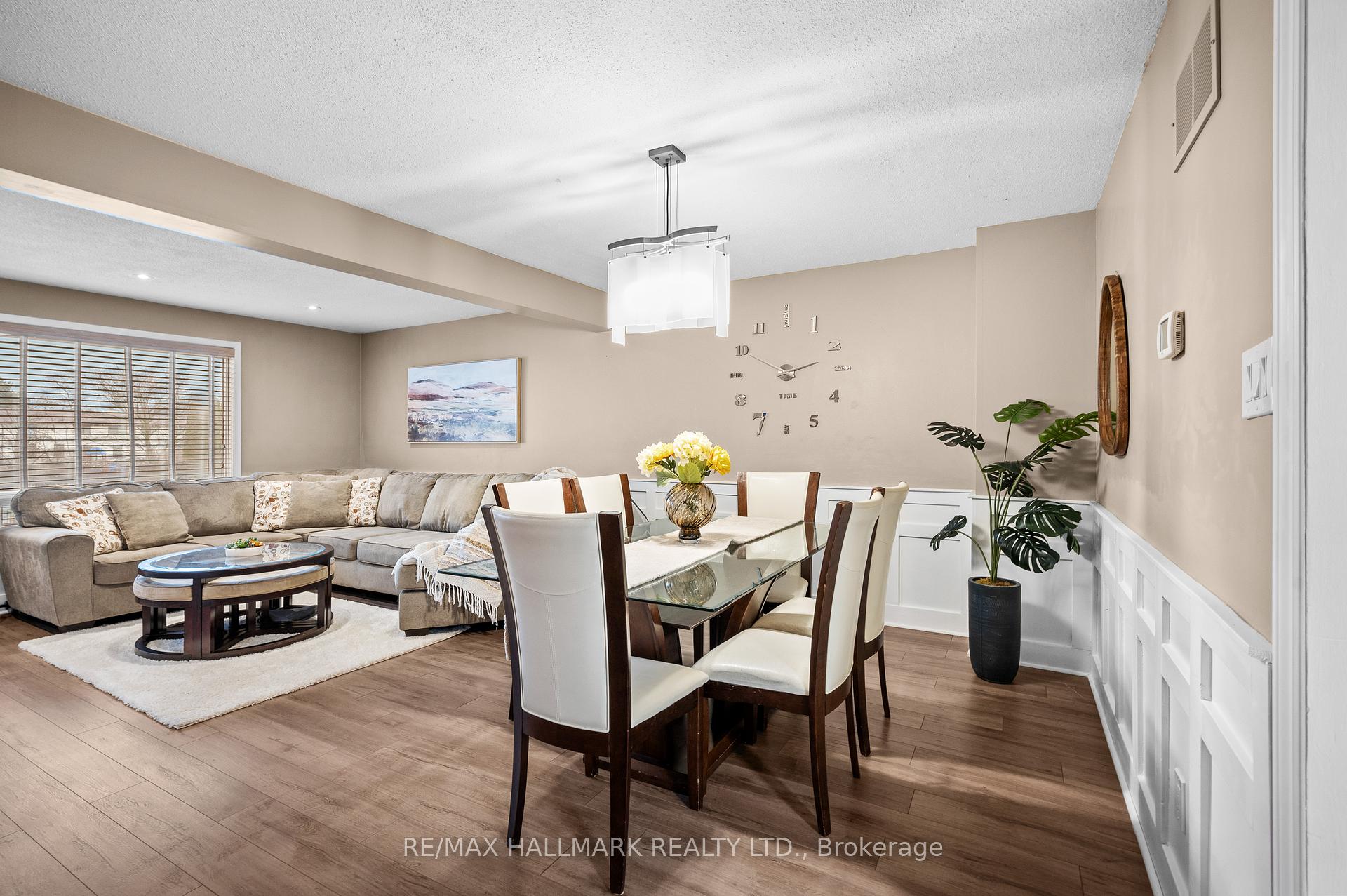 3 Bedrooms Condo at 6679 Shelter Bay,  Mississauga For sale