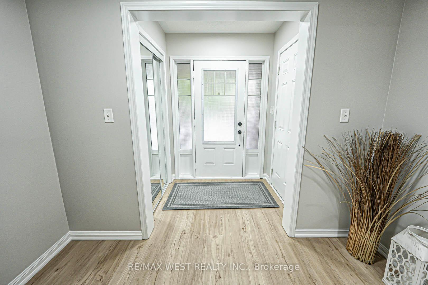 3 Bedrooms Condo at 3050 Rotary, Burlington For sale