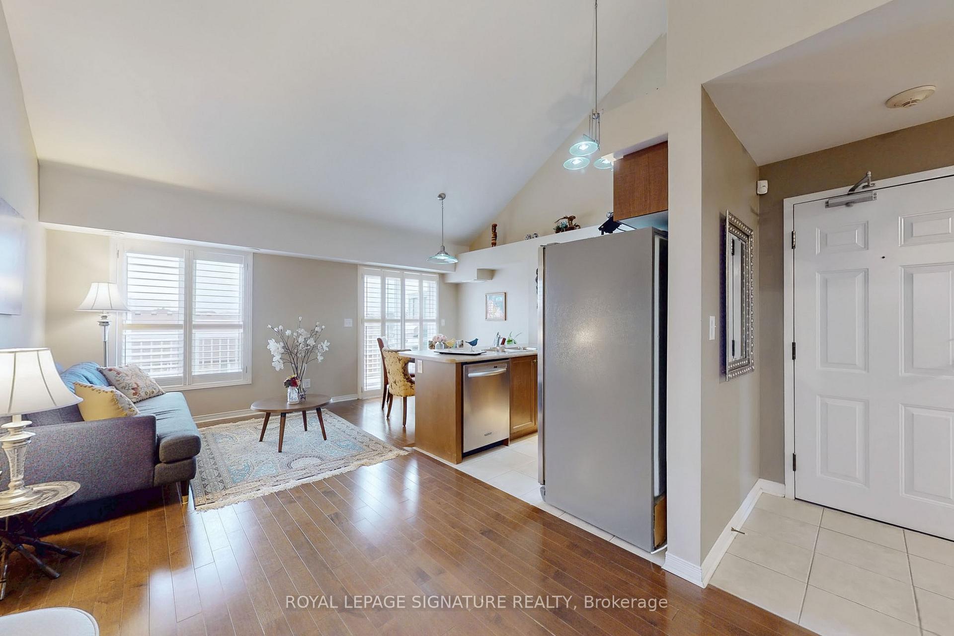 4 Bedrooms Condo at 649D Warden, Toronto For sale