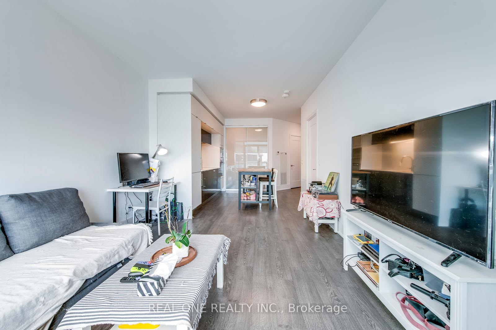 2 Bedrooms Condo at 1 Edgewater, Toronto For sale