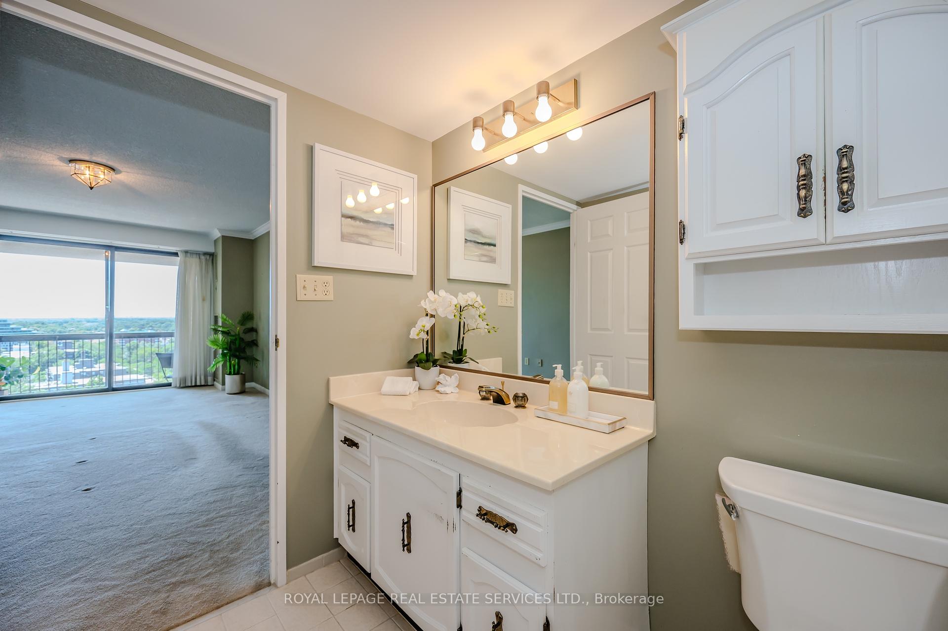 2 Bedrooms Condo at 2180 Marine,  Oakville For sale