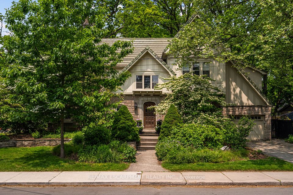 2 Oak Knoll