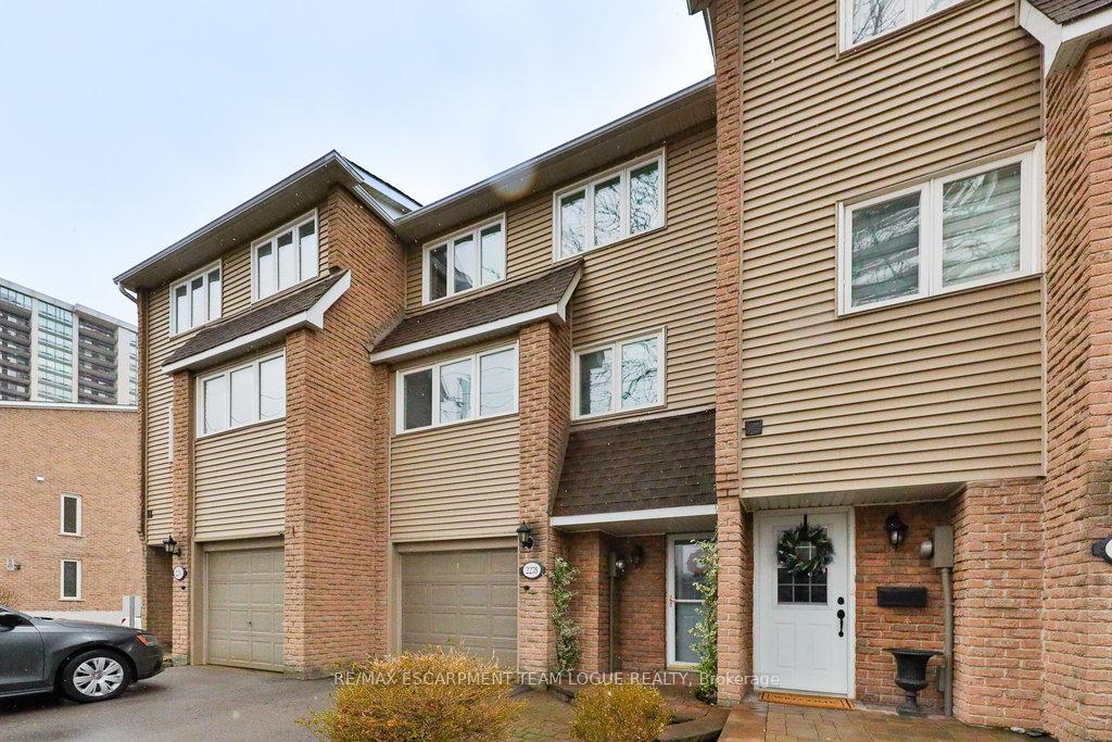 3 Bedrooms Condo at 2278 Marine,  Oakville For sale