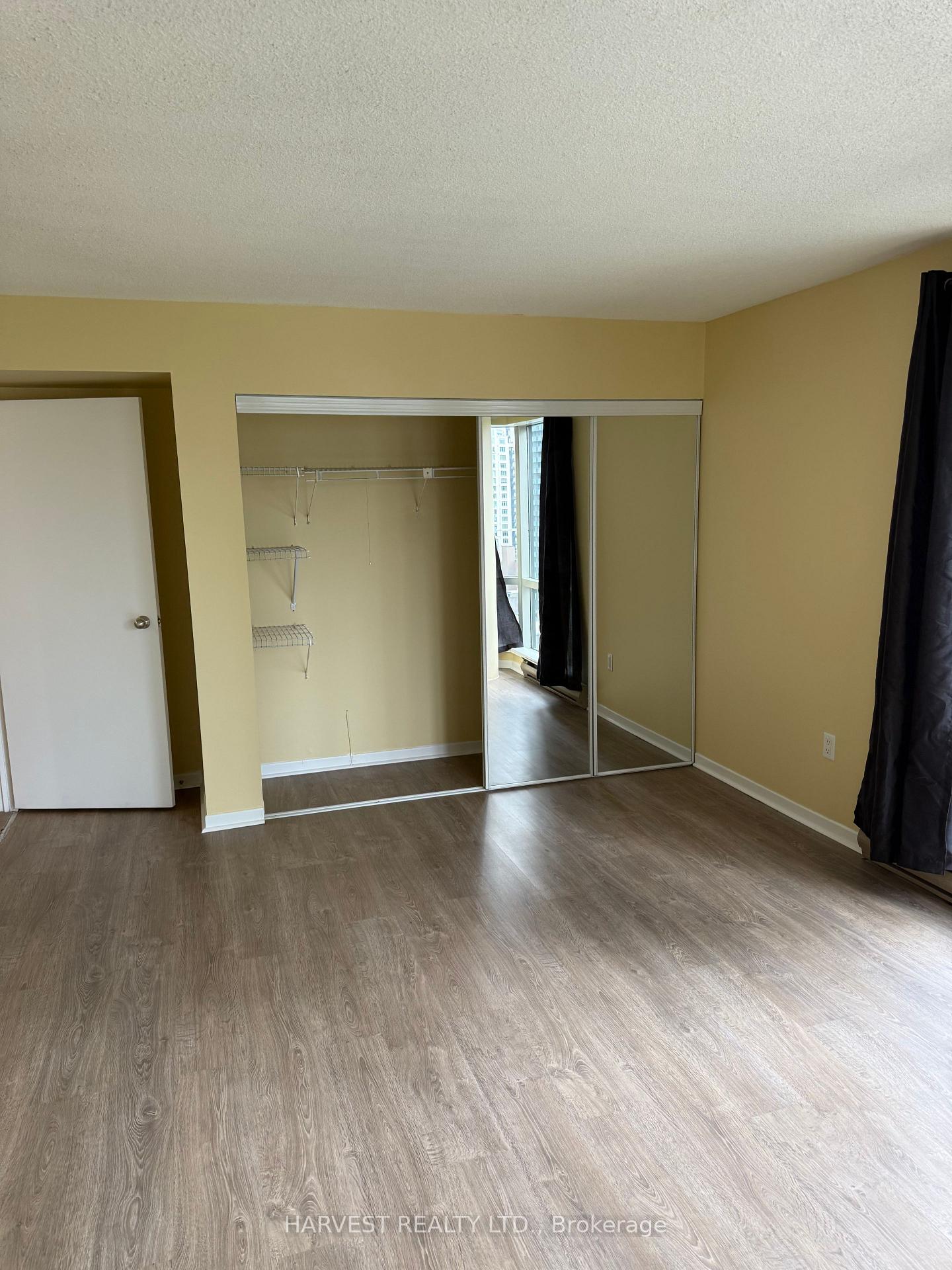 3 Bedrooms Condo at 1001 Bay, Toronto For sale