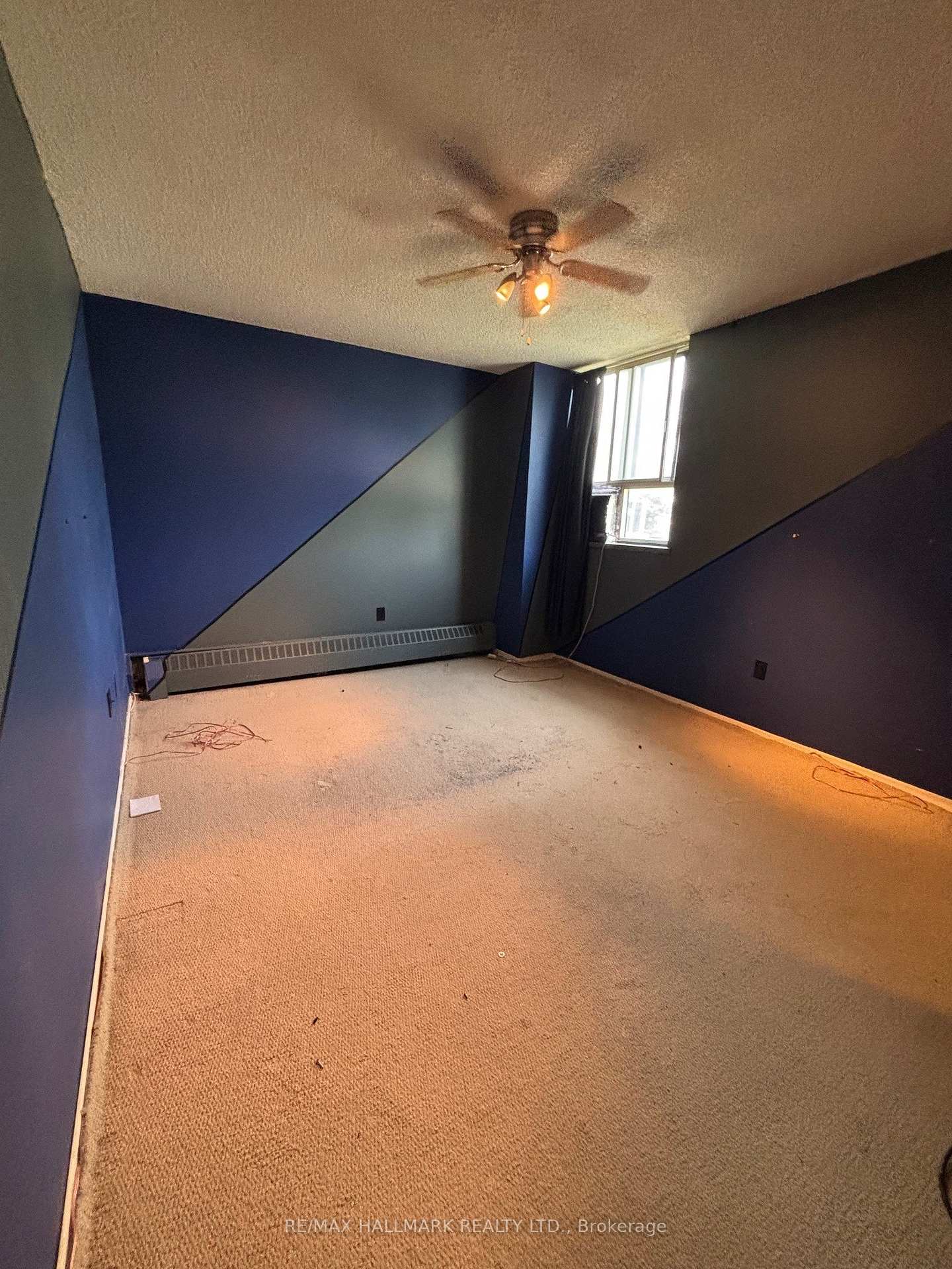 3 Bedrooms Condo at 1625 Bloor, Mississauga For sale