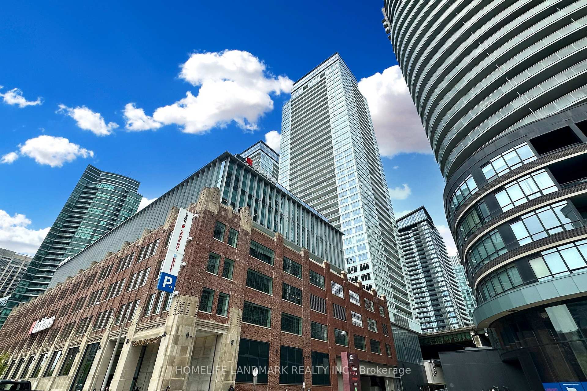 2 Bedrooms Condo at 17 Bathurst, Toronto For sale