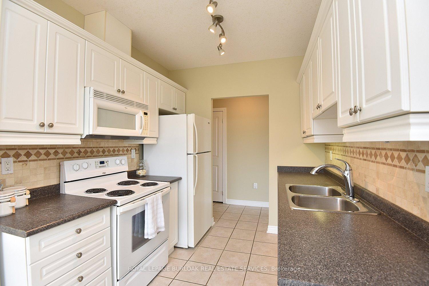 2 Bedrooms Condo at 1998 Ironstone, Burlington For sale