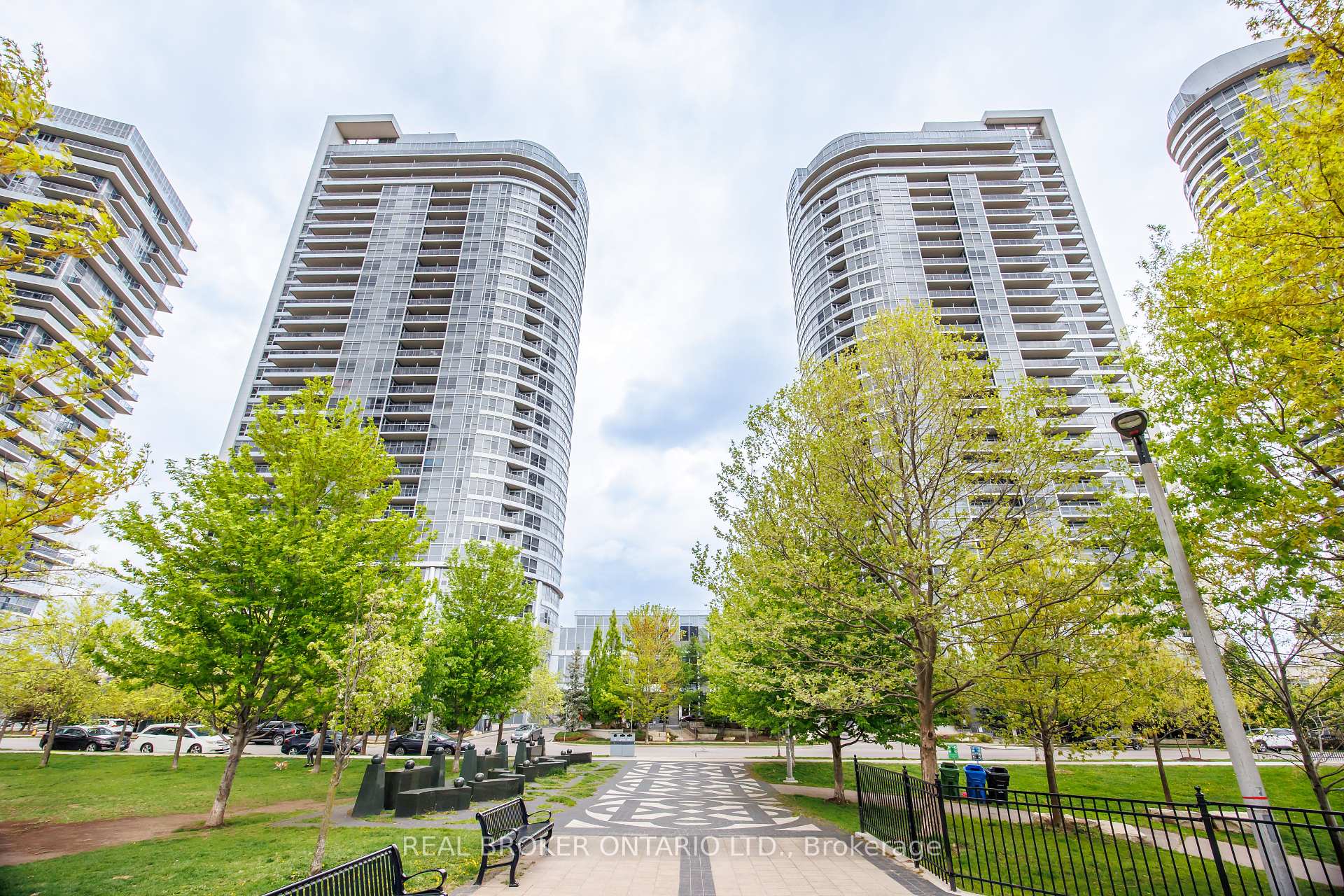 2 Bedrooms Condo at 181 Village Green, Toronto For sale