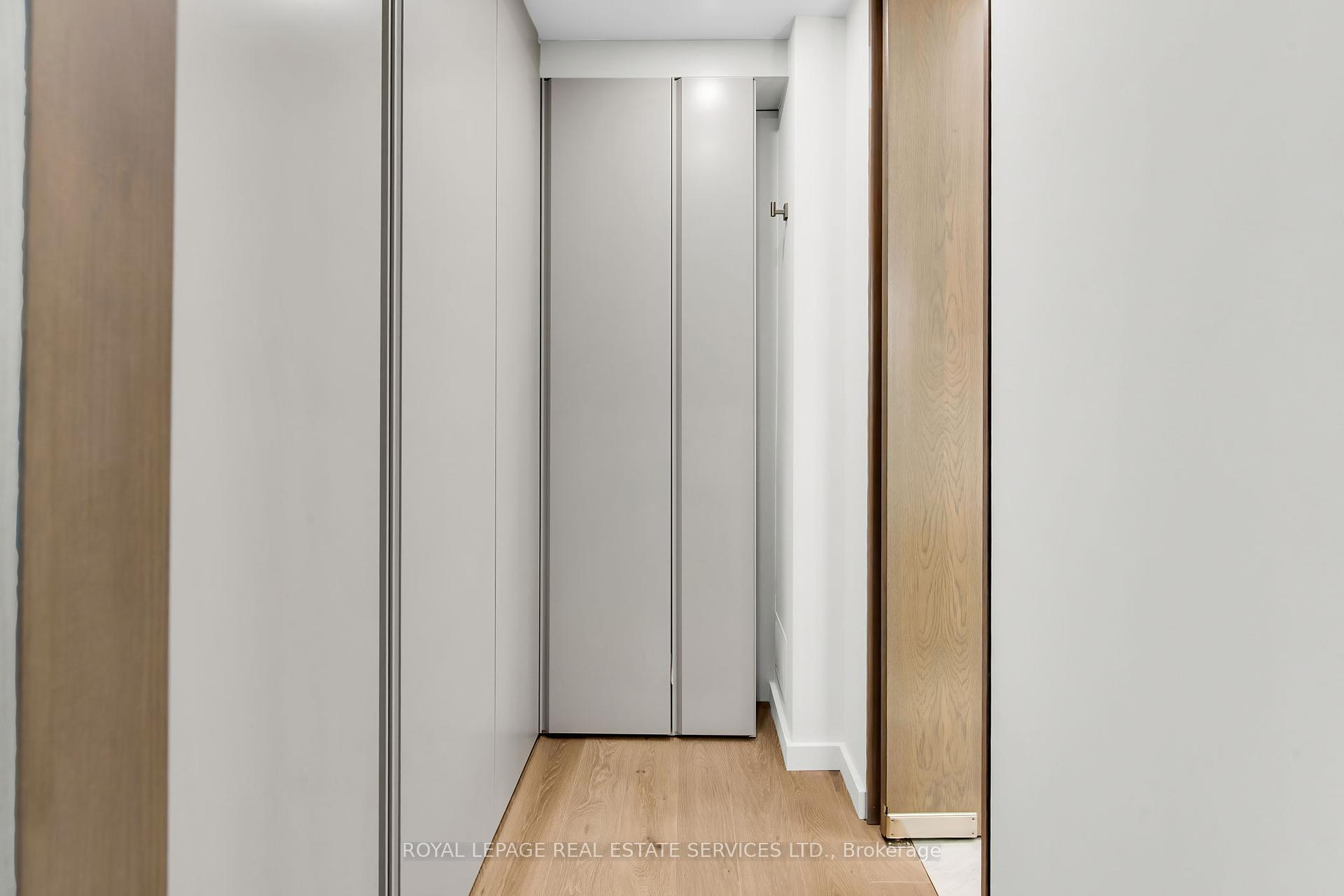 2 Bedrooms Condo at 38 Avenue, Toronto For sale