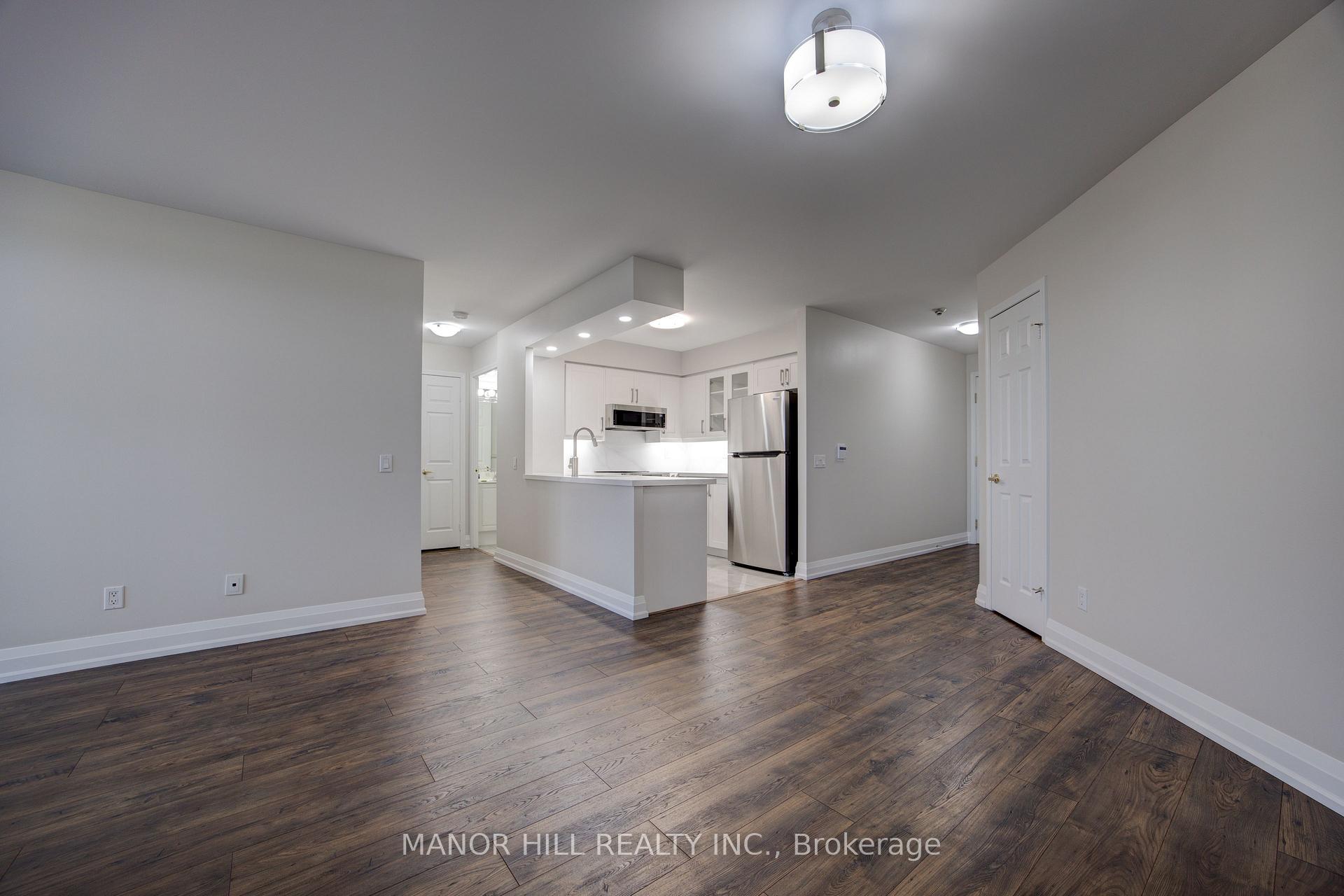 2 Bedrooms Condo at 35 Kingsbridge Garden,  Mississauga For sale