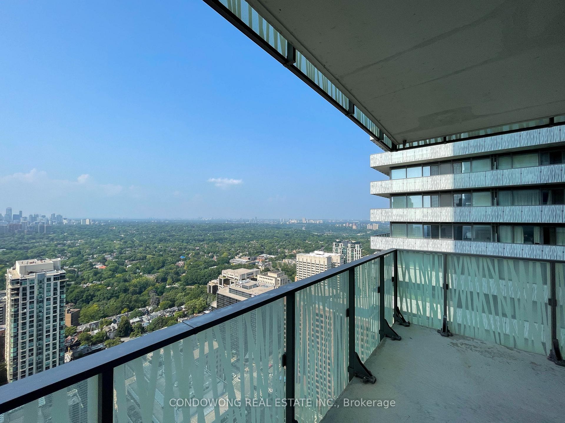 2 Bedrooms Condo at 42 Charles, Toronto For sale