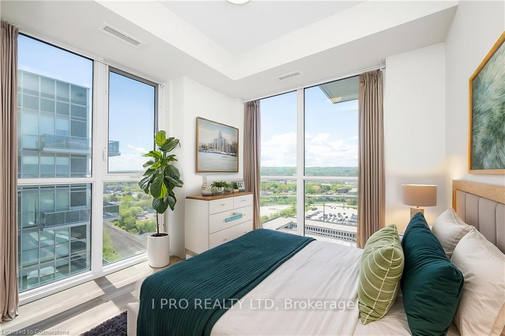 2 Bedrooms Condo at 2087 Fairview, Burlington For sale