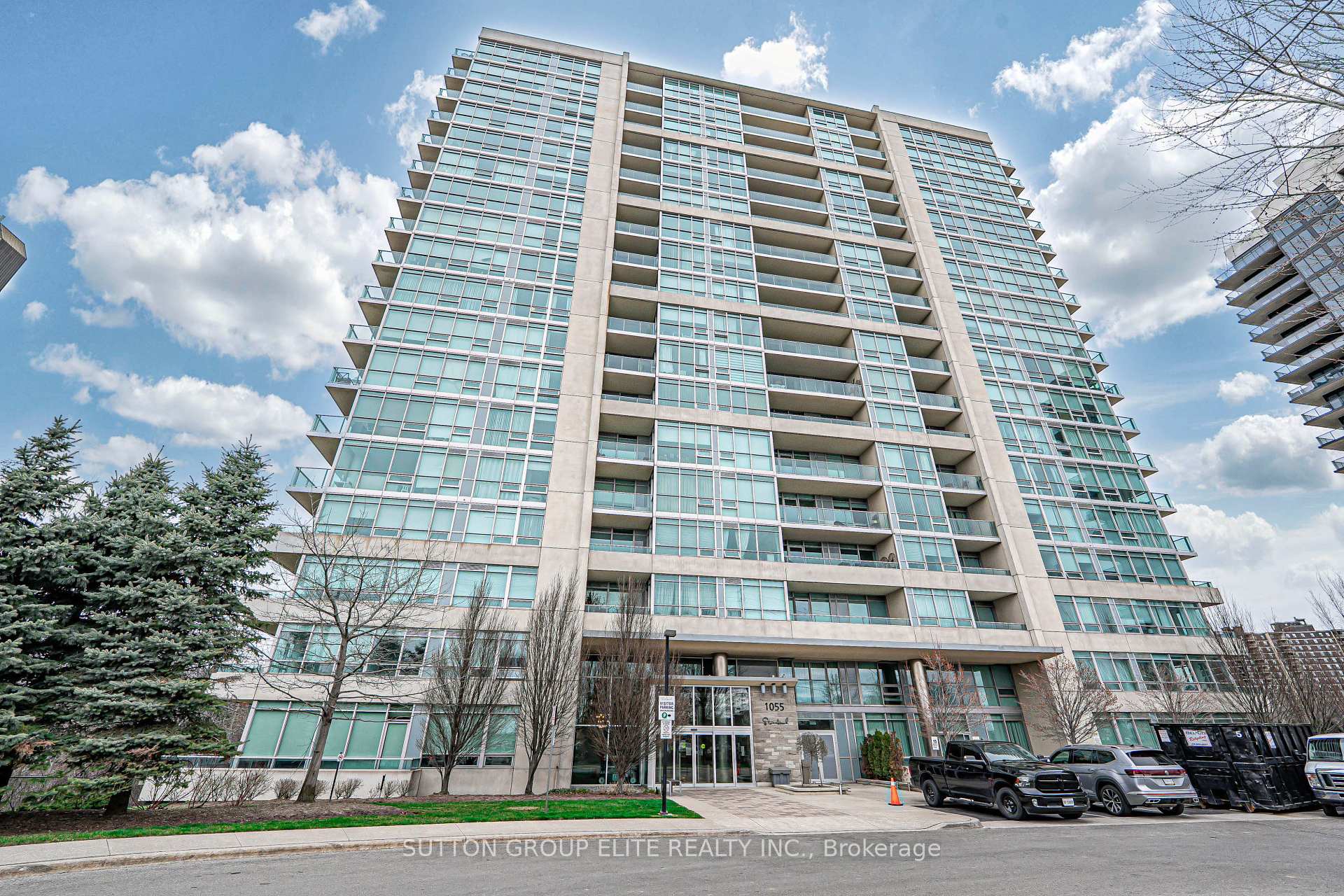 2 Bedrooms Condo at 1055 Southdown,  Mississauga For sale