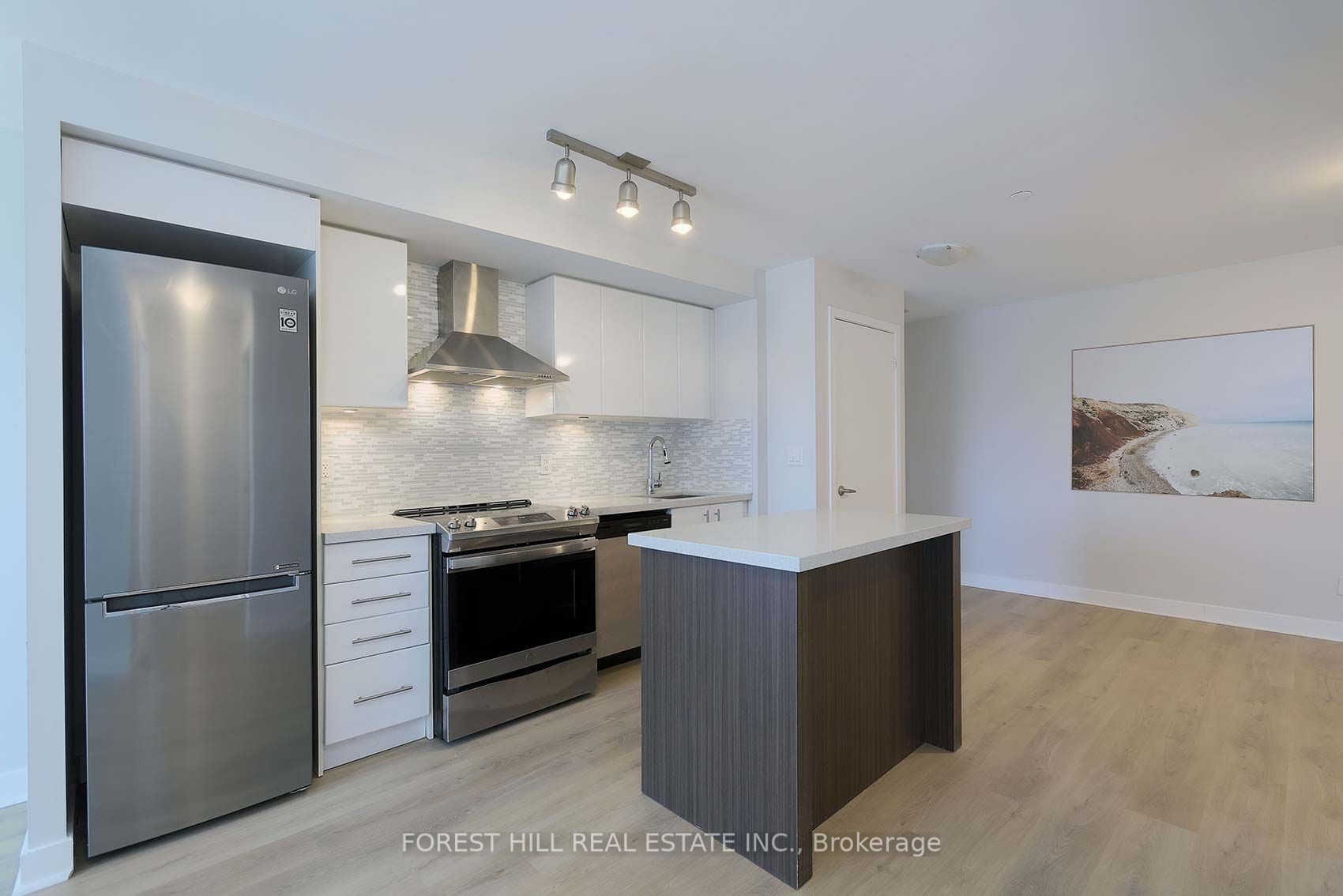 58 Orchard View Boulevard, #401