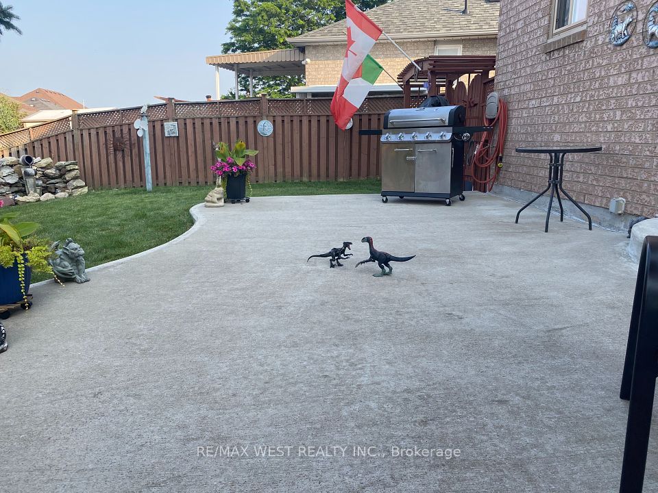 https://trreb-image.ampre.ca/5Z-QIoAVDML8_DqcZPm9LxMUyYSnS1HrndaI4gDZ1a0/rs:fit:960:960/wm:.5:so:0:50:.4/wmsh:10/wmt:PHNwYW4gZm9yZWdyb3VuZD0nd2hpdGUnIGZvbnQ9JzY4Jz5SRS9NQVggV0VTVCBSRUFMVFkgSU5DLiwgQnJva2VyYWdlPC9zcGFuPg/L3RycmViL2xpc3RpbmdzLzQxLzA5LzA5LzQ3L3AvODFiN2ZhODktMGUzOS00NjAxLWI5OGQtM2VkZjI0NWQ1YjIzLmpwZw.jpg