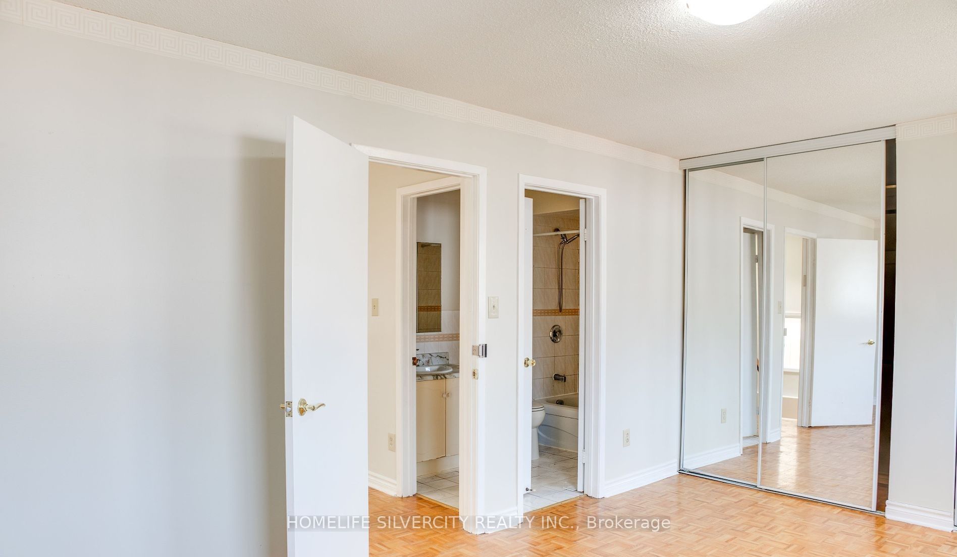54 Carnival Court, Toronto, ON M2R 3T8
