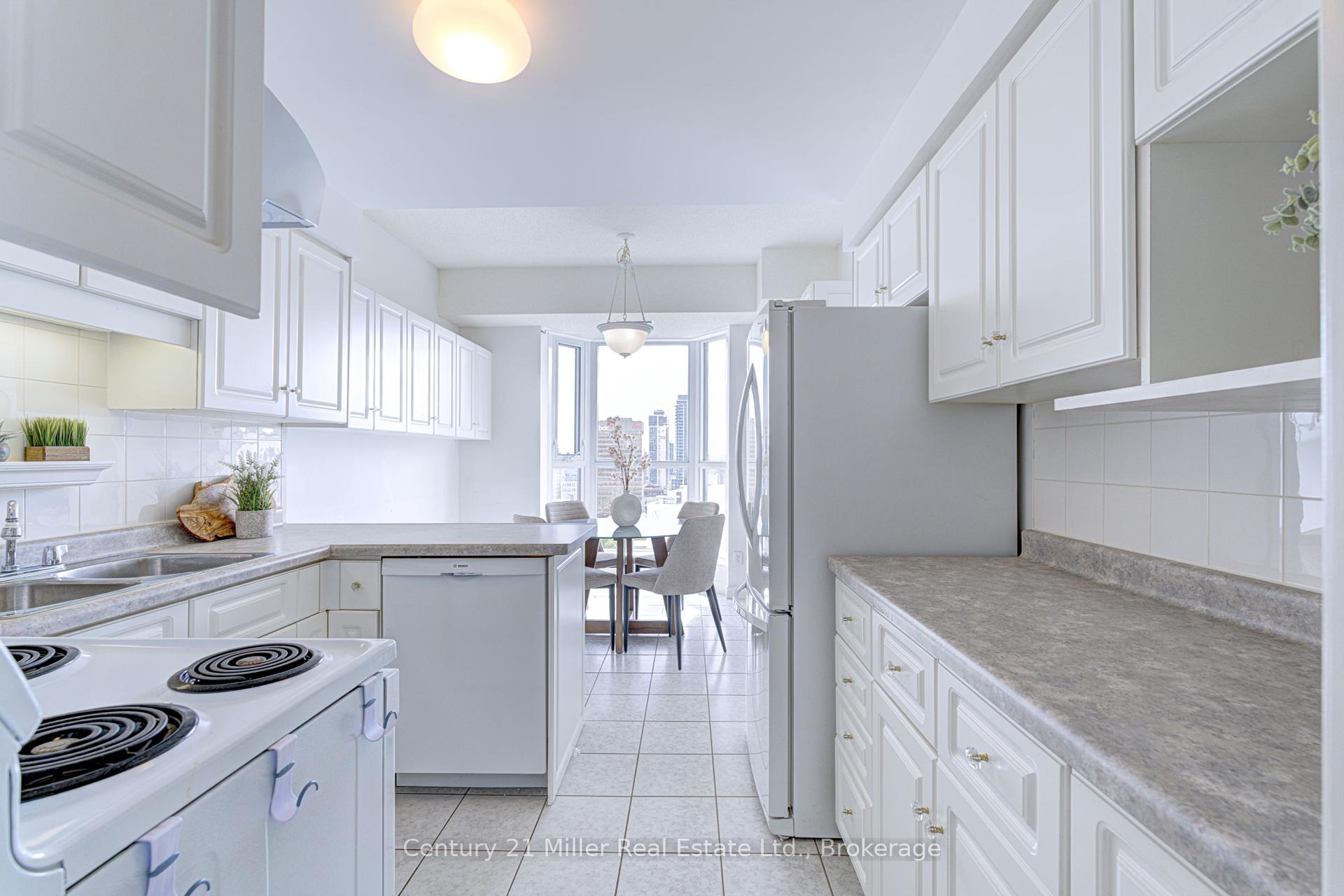 2 Bedrooms Condo at 67 Caroline, Hamilton For sale