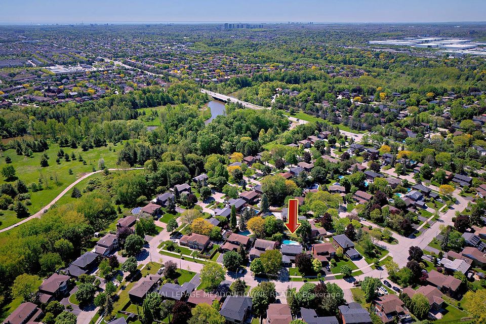 41 Steen Drive, Mississauga, ON L5N 2V3