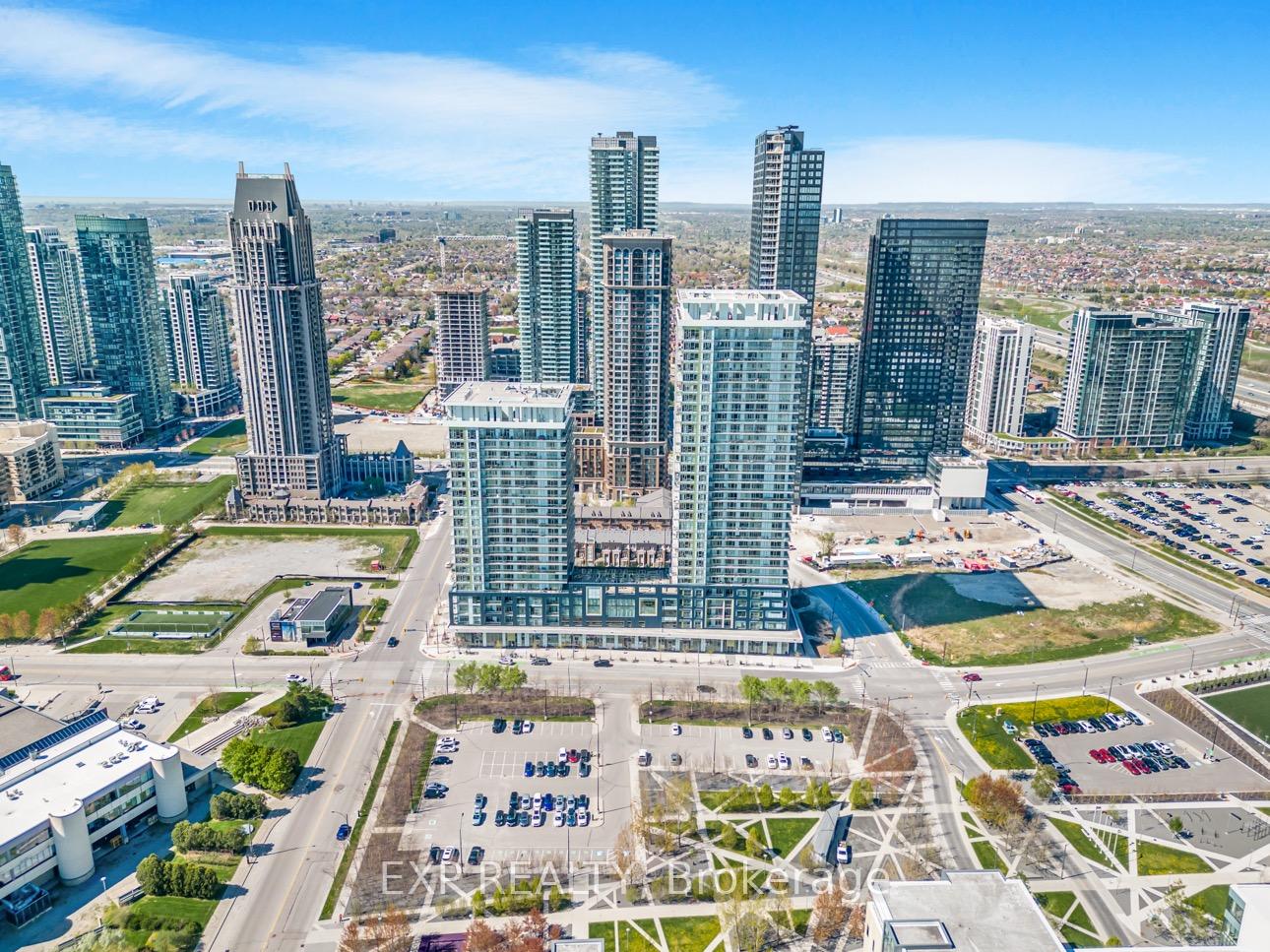 2 Bedrooms Condo at 360 Square One, Mississauga For sale