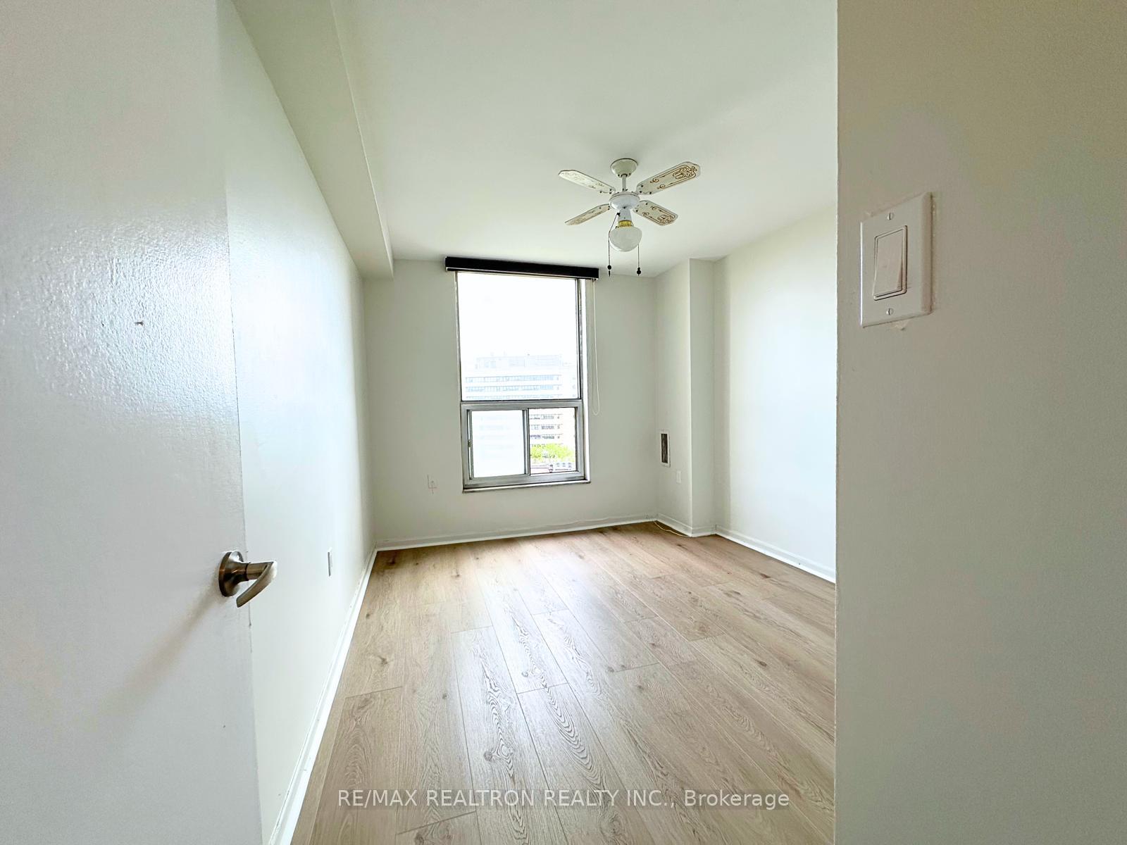 3 Bedrooms Condo at 130 Neptune, Toronto For sale