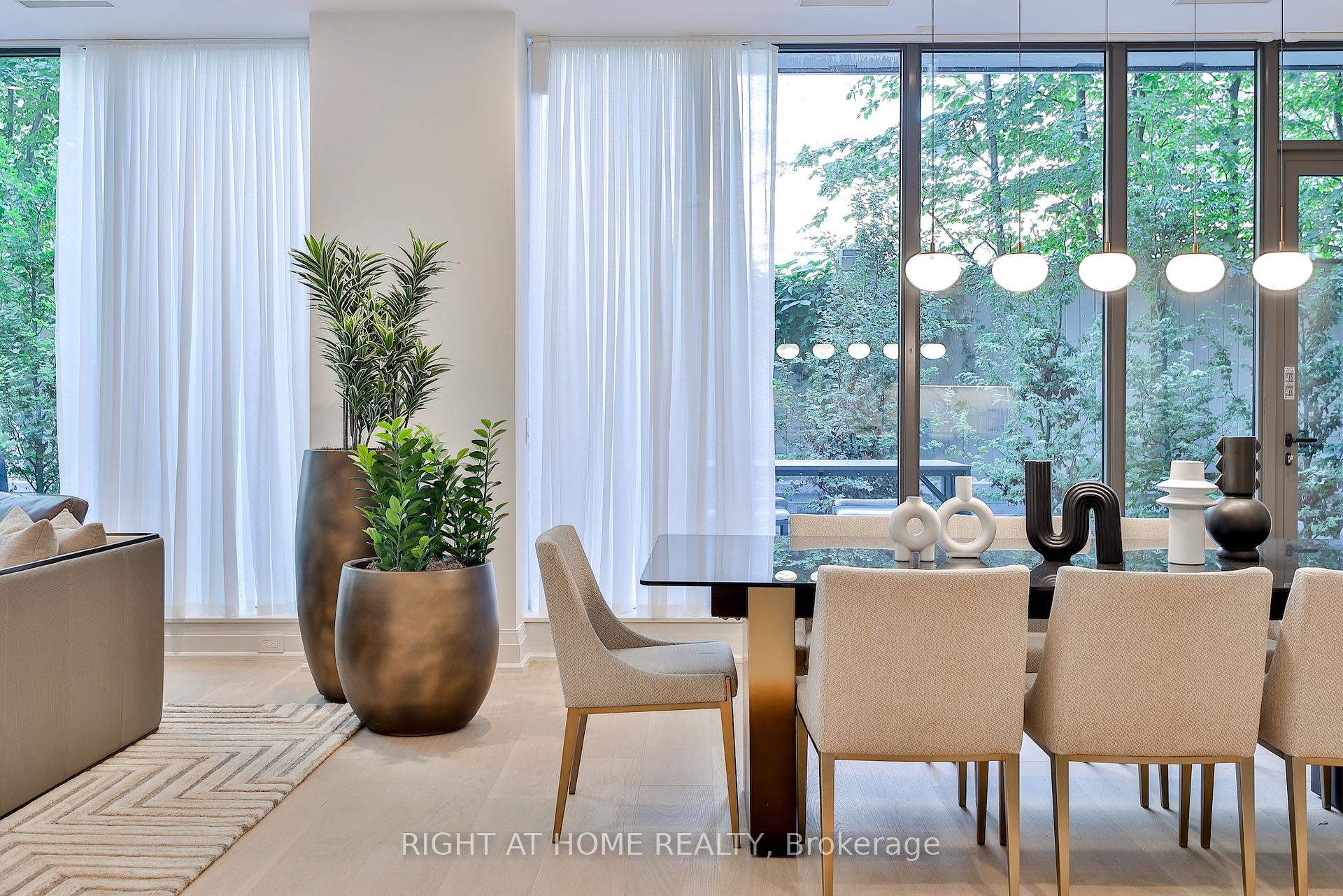 4 Bedrooms Condo at 10 Prince Arthur, Toronto For sale