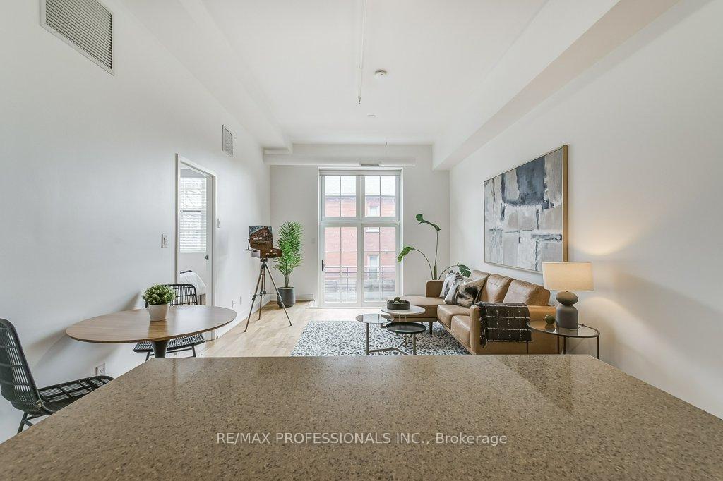 2 Bedrooms Condo at 152 Annette,  Toronto For sale