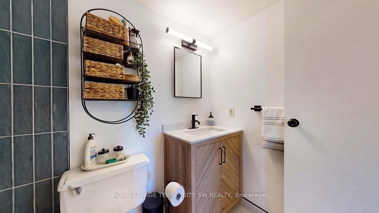 2 Bedrooms Condo at 3835 Lake Shore, Toronto For sale