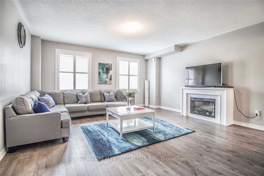 11 Hobart Gardens, Brampton, ON L6Z 0J1