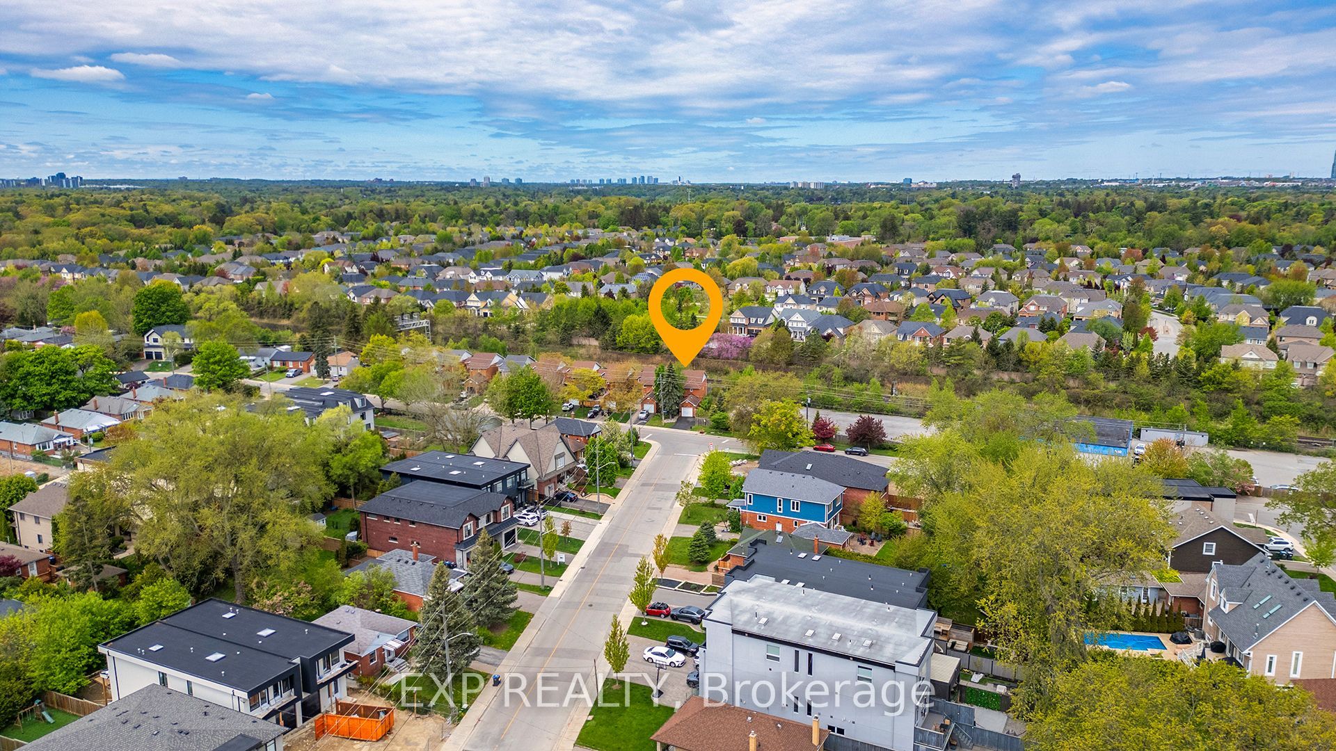 172 Queen Street W