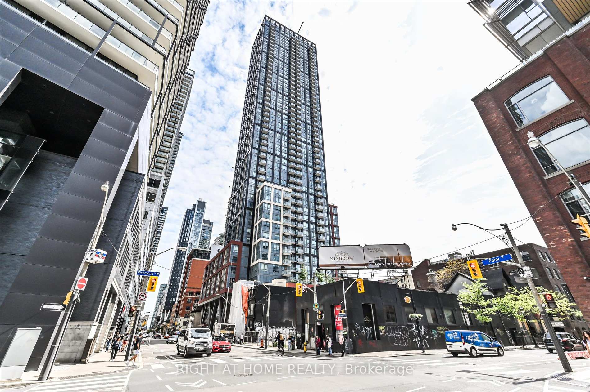 3 Bedrooms Condo at 108 Peter, Toronto For sale