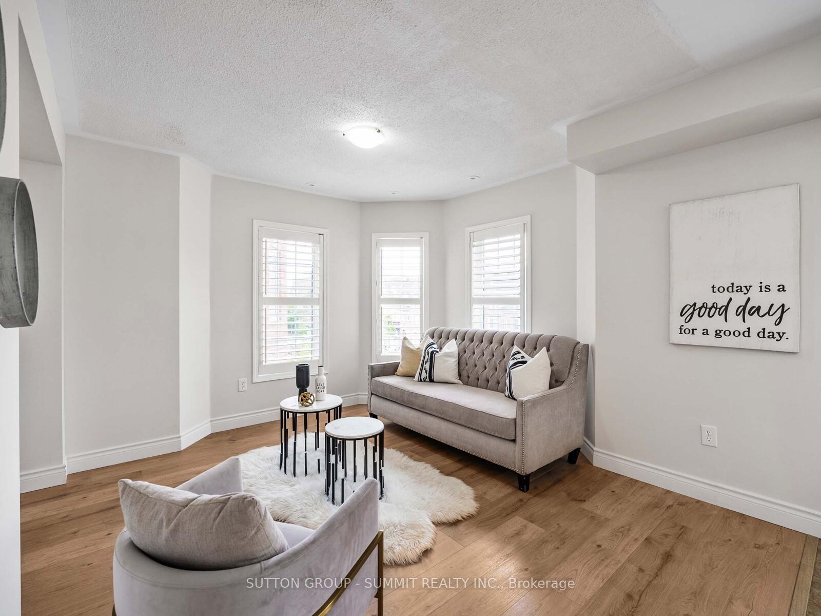 3 Bedrooms Condo at 614 Shoreline, Mississauga For sale