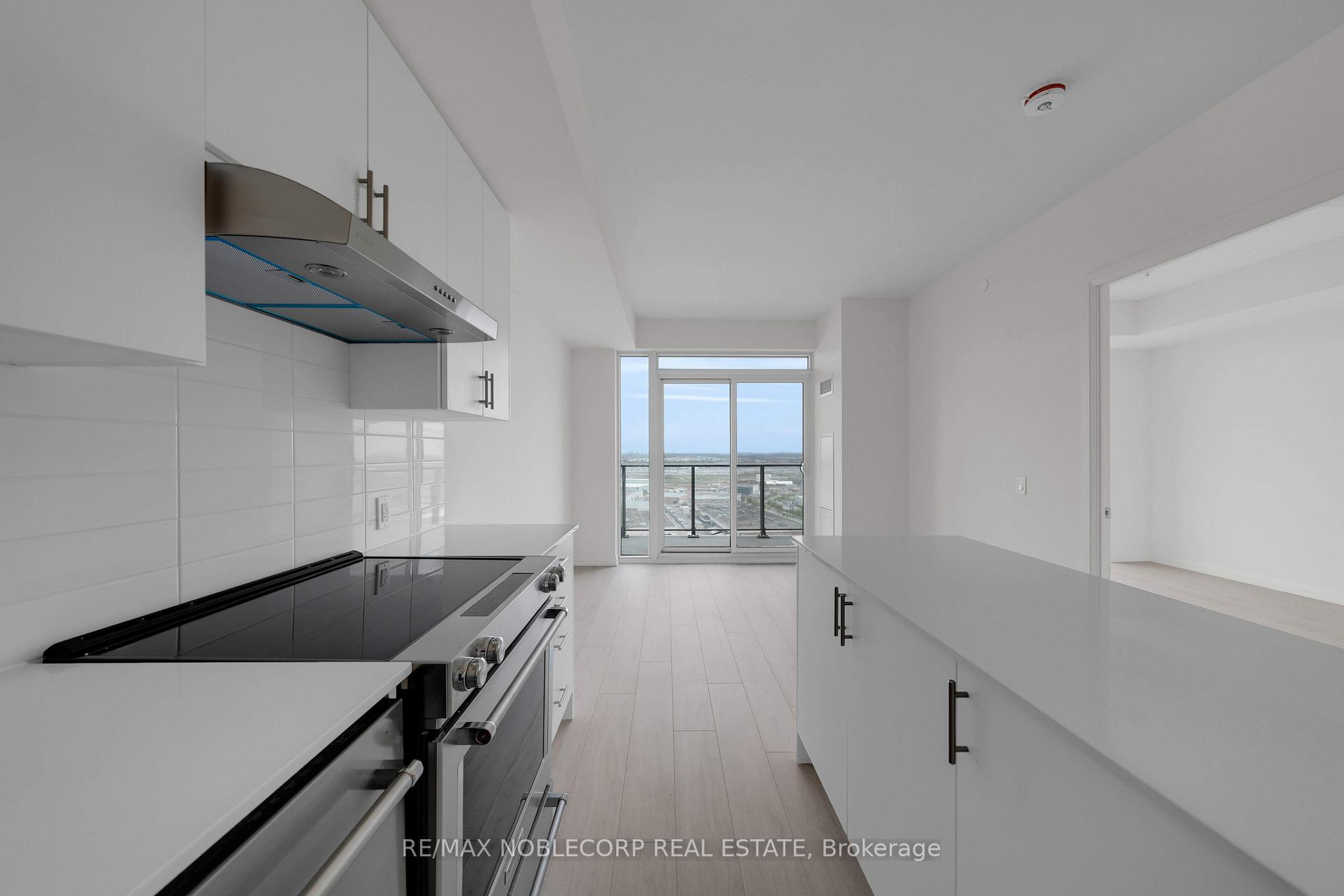1 Bedroom Co-op at 8960 Jane, Vaughan For sale