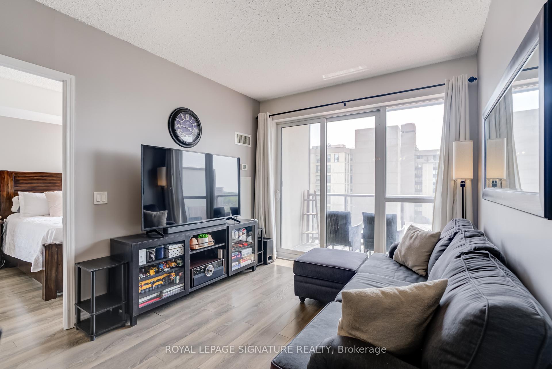 2 Bedrooms Condo at 15 James Finlay, Toronto For sale