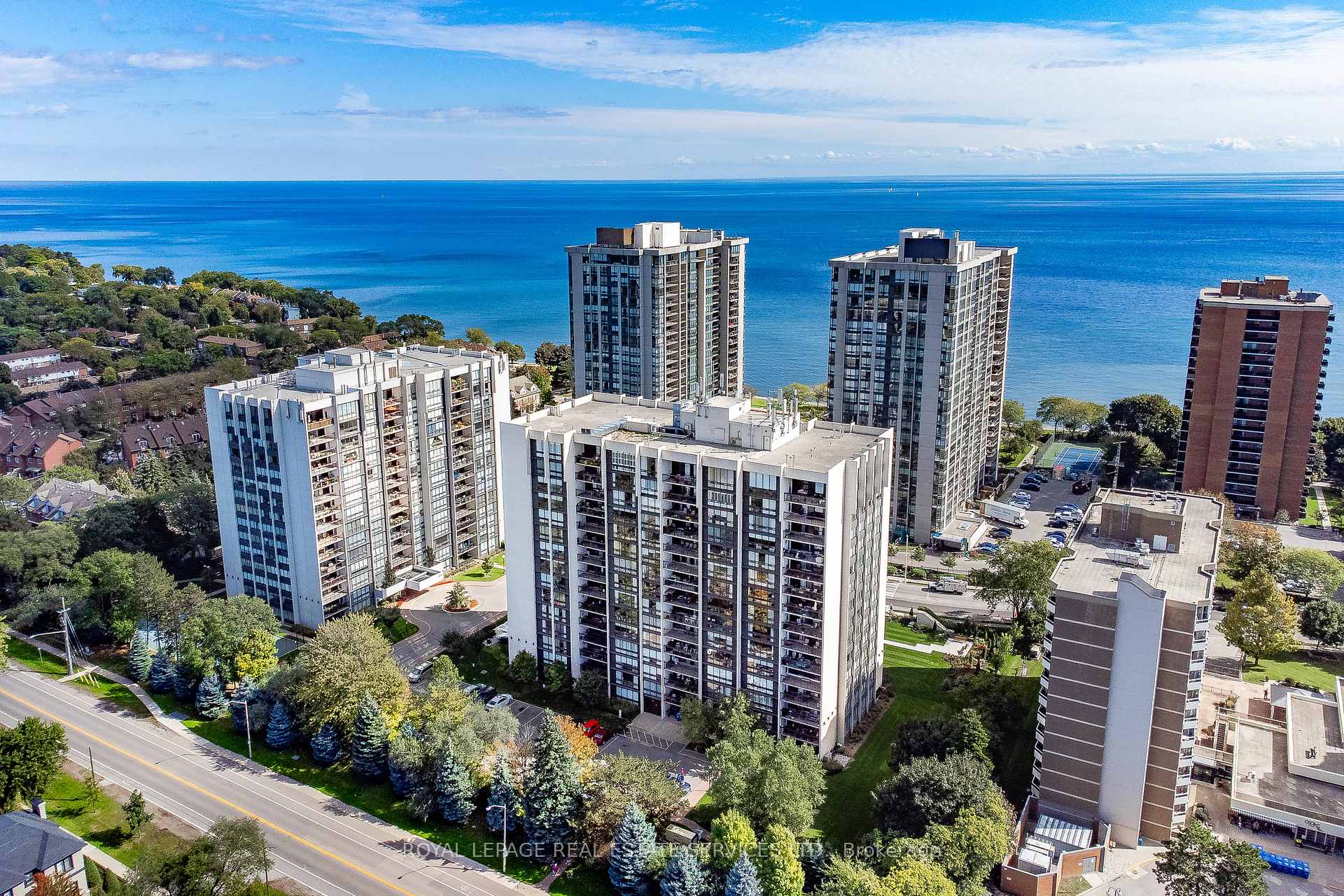 2 Bedrooms Condo at 2185 Marine,  Oakville For sale