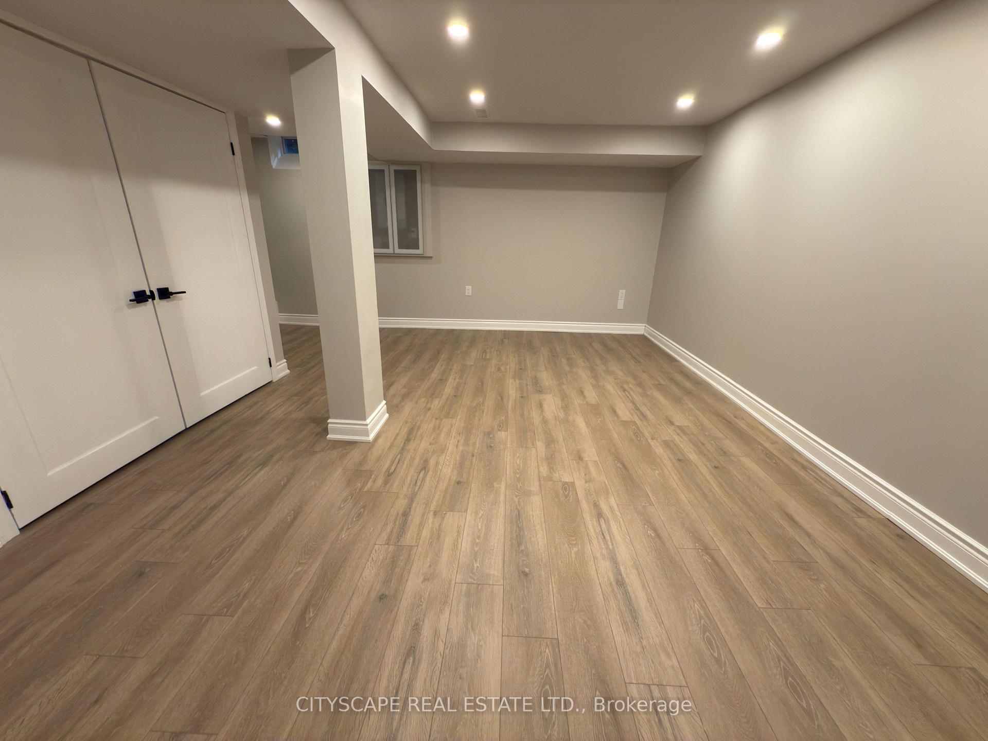 4 Bedrooms Condo at 5659 Glen Erin, Mississauga For sale