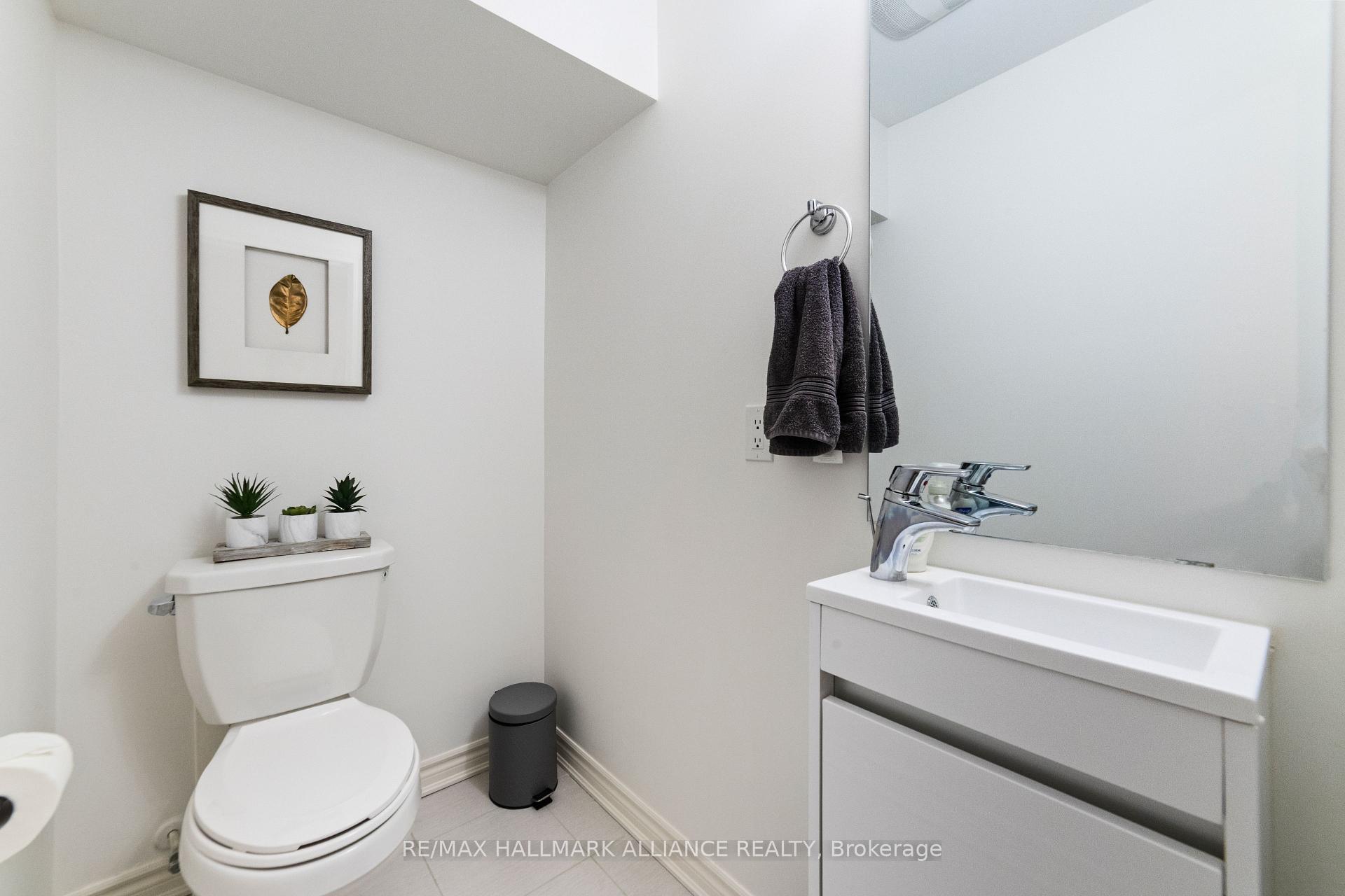 3 Bedrooms Condo at 1150 Stroud, Mississauga For sale