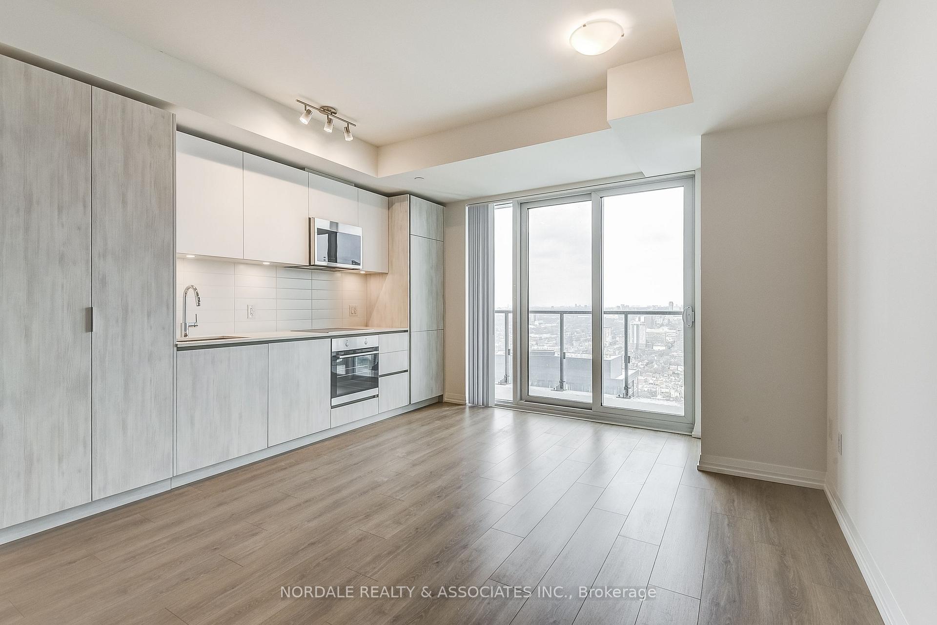 2 Bedrooms Condo at 28 Widmer, Toronto For sale