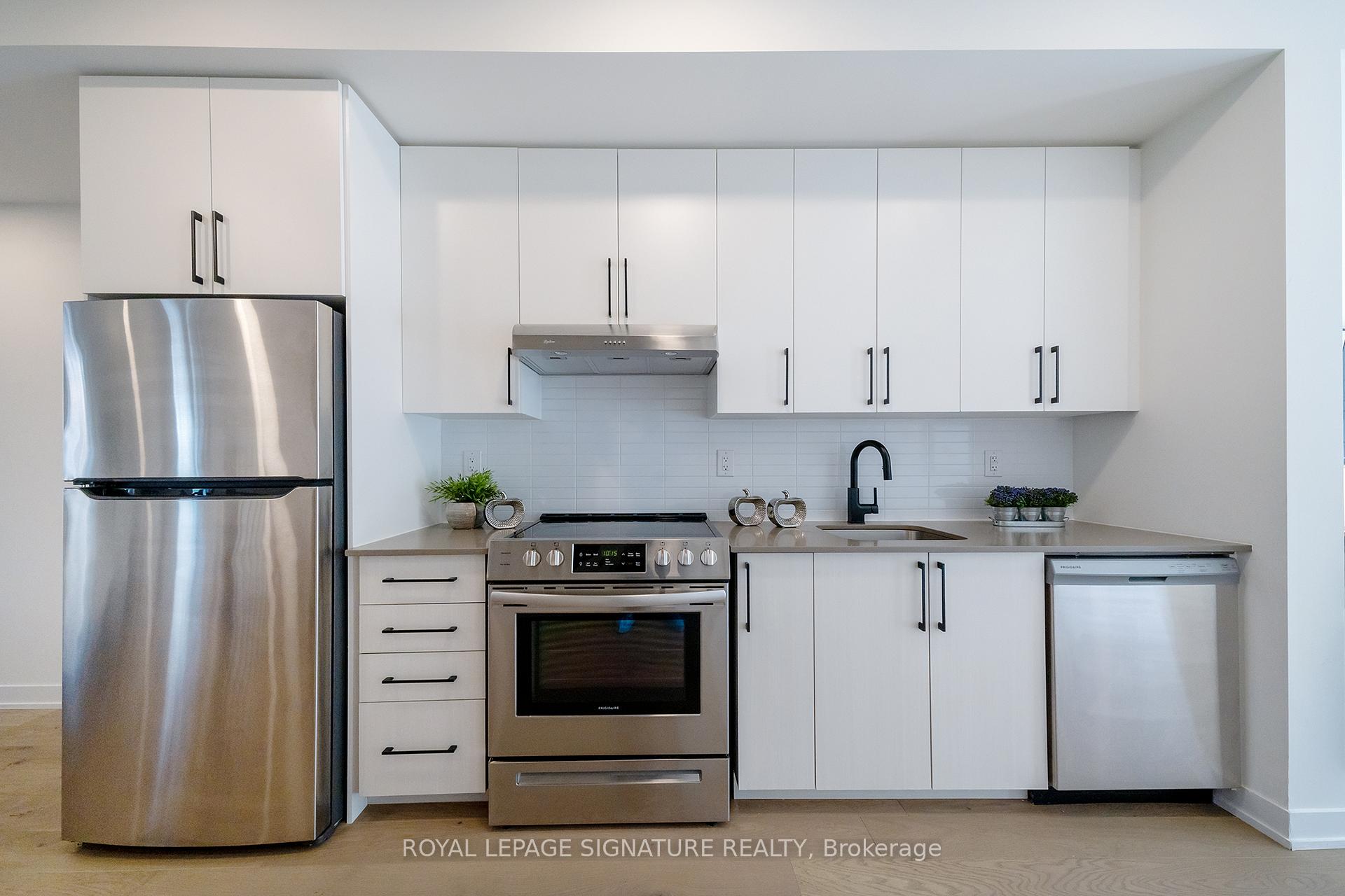 3 Bedrooms Condo at 110 Canon Jackson,  Toronto For sale