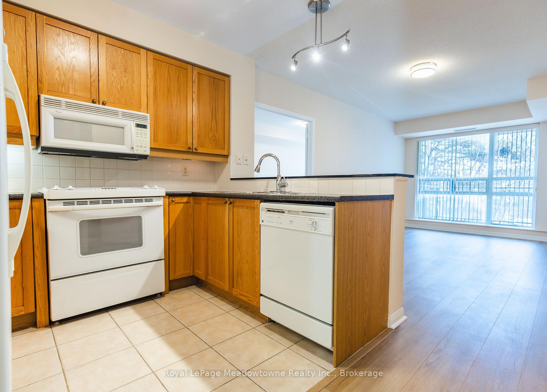 2 Bedrooms Condo at 1801 Bayview, Toronto For sale