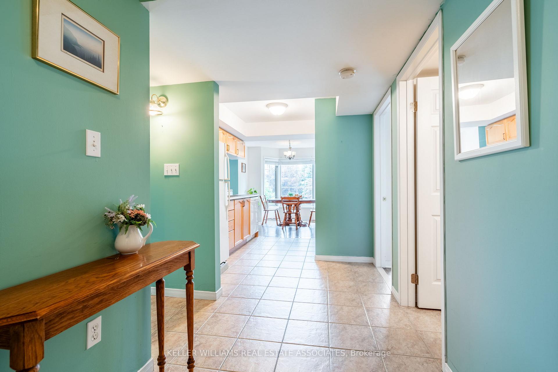 2 Bedrooms Condo at 216 Plains, Burlington For sale