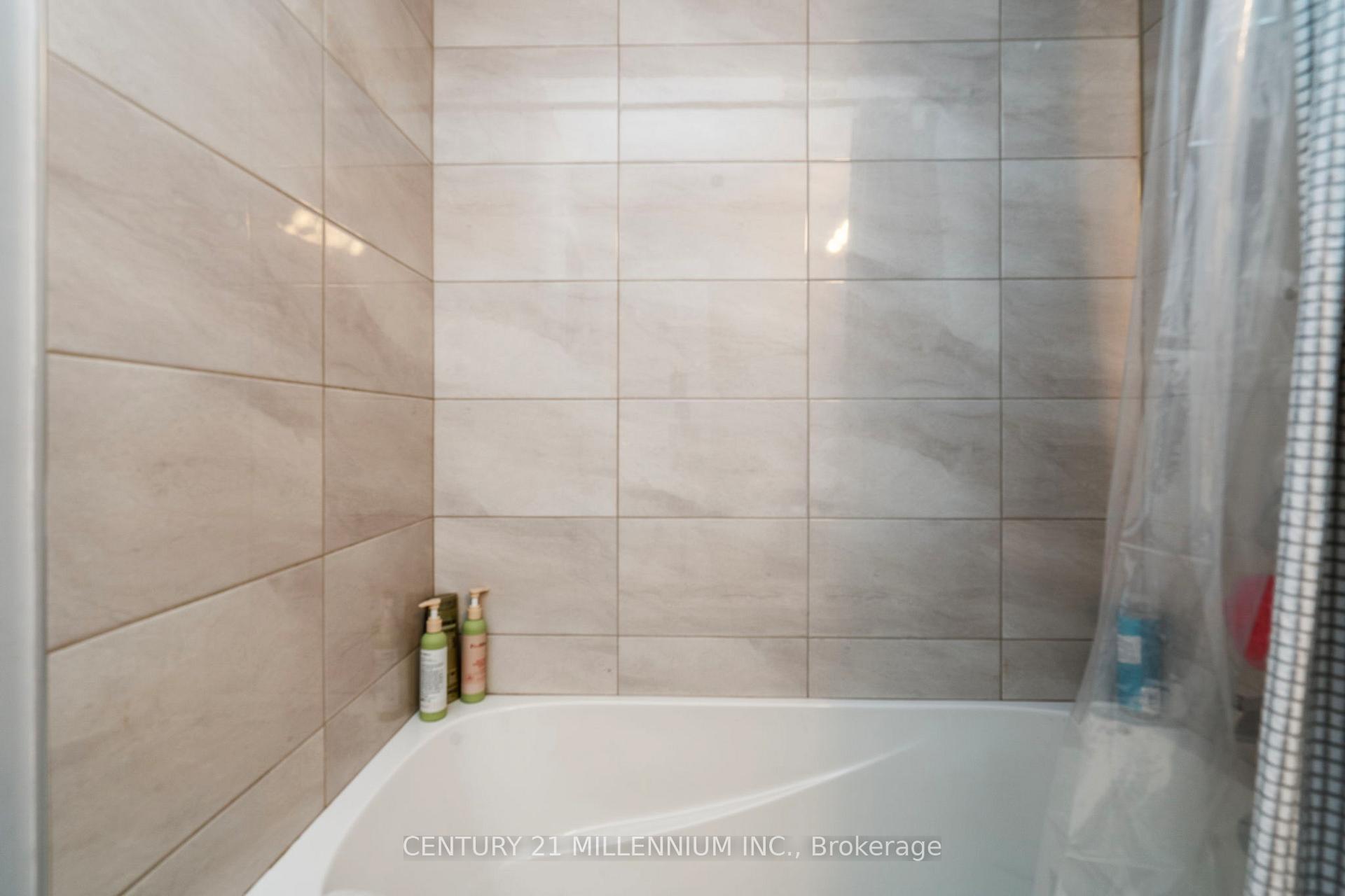 3 Bedrooms Condo at 19 Arietta, Hamilton For sale