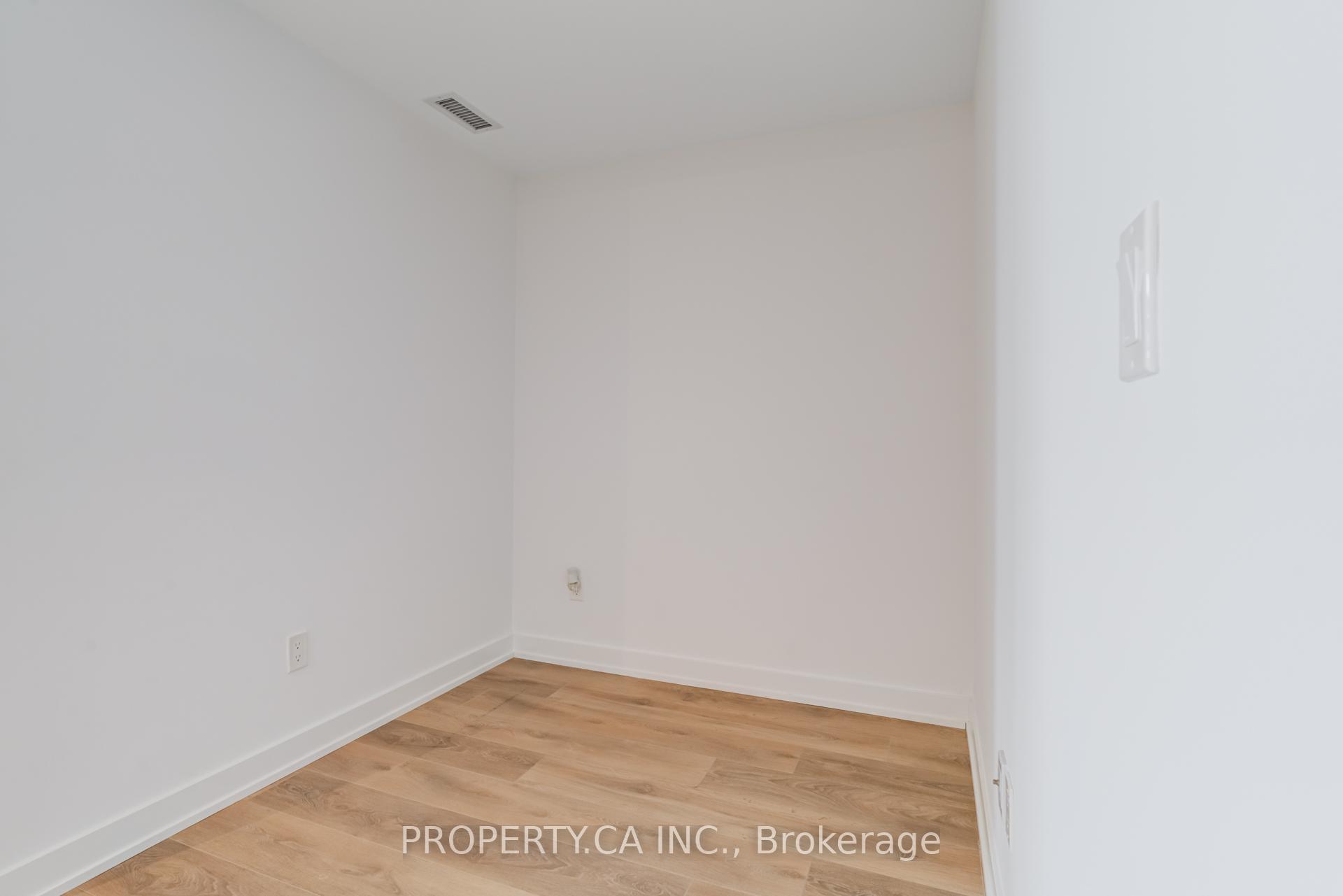 2 Bedrooms Condo at 501 Yonge, Toronto For sale